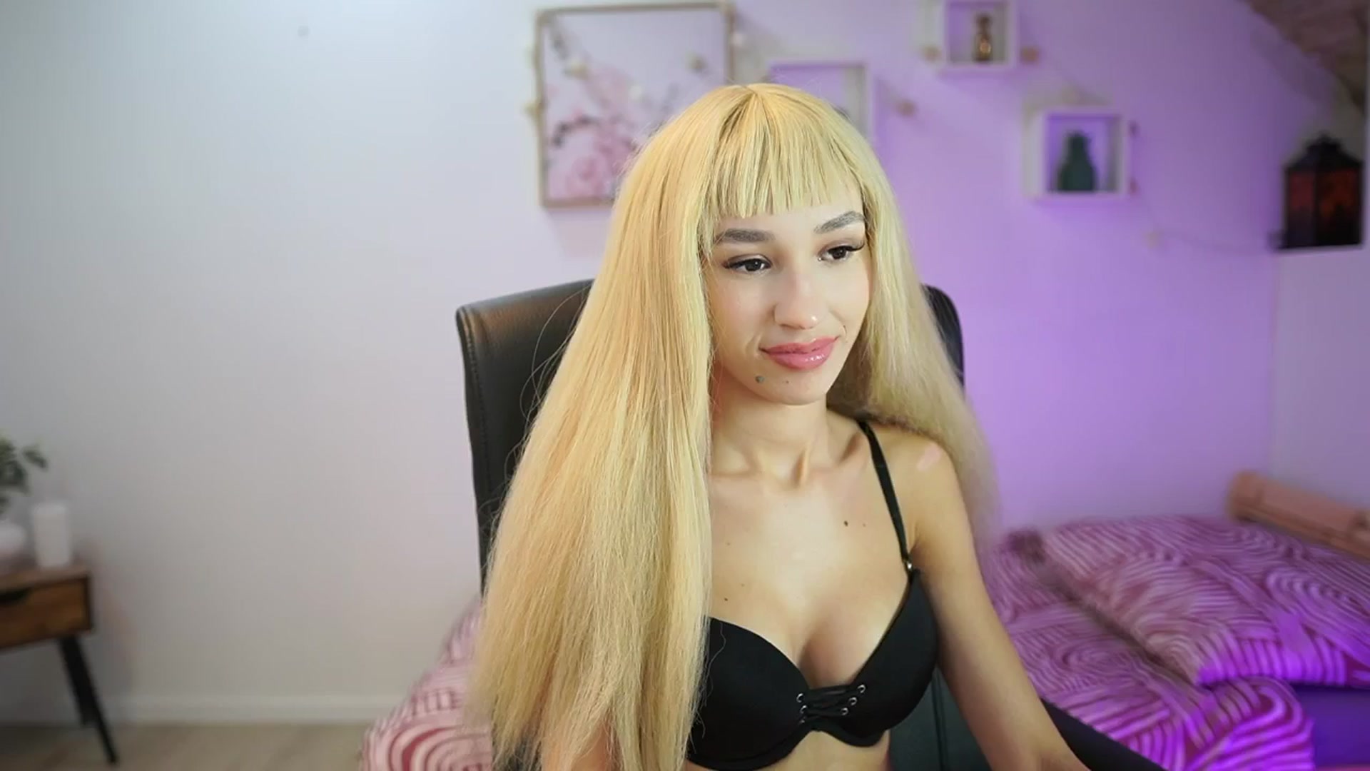 Gallery image thumbnail from Amai__Liu's myfreecams stream on, 11/08/2025, 23:51 image 6 of 20