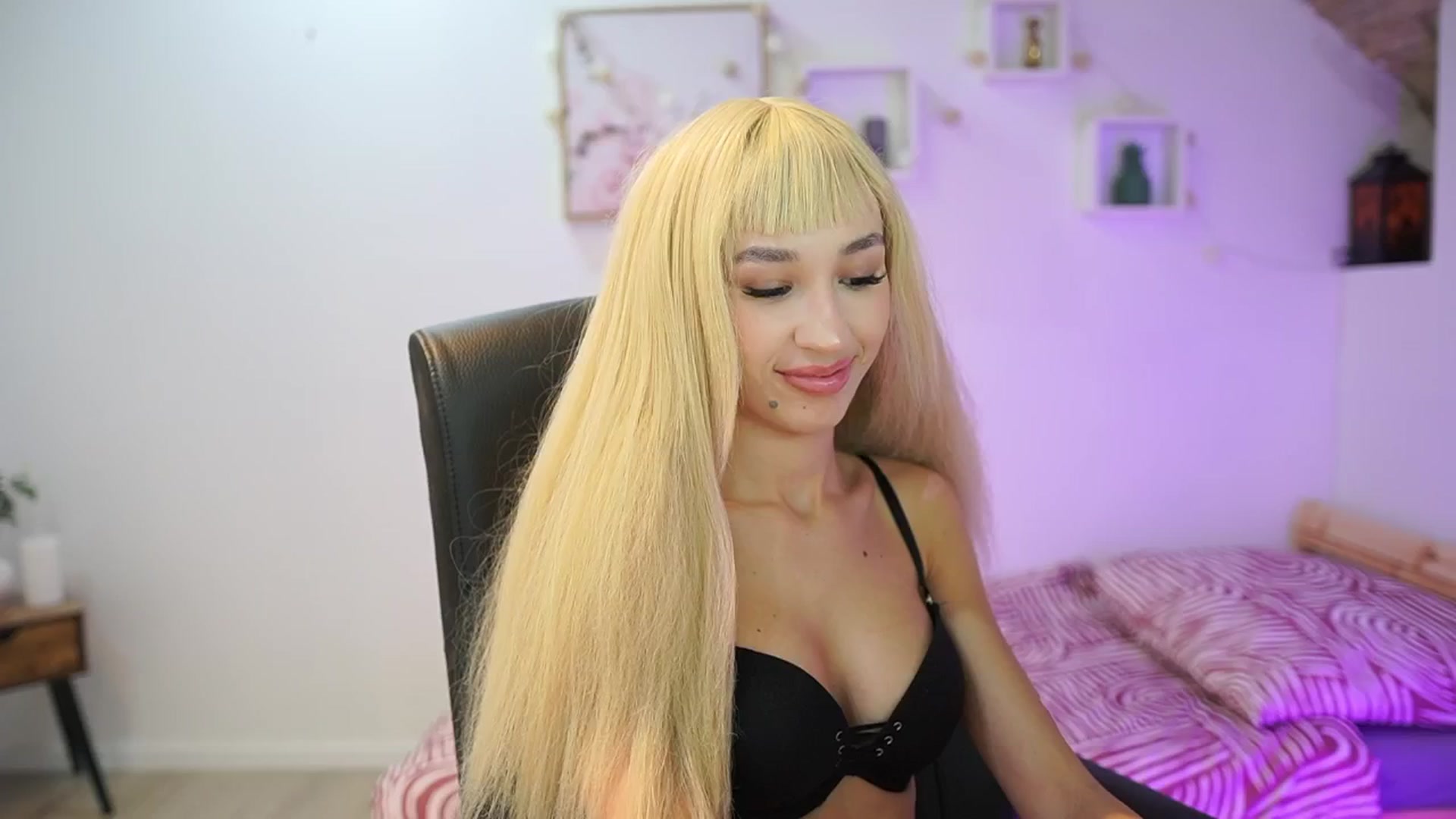 Gallery image thumbnail from Amai__Liu's myfreecams stream on, 11/08/2025, 23:51 image 17 of 20