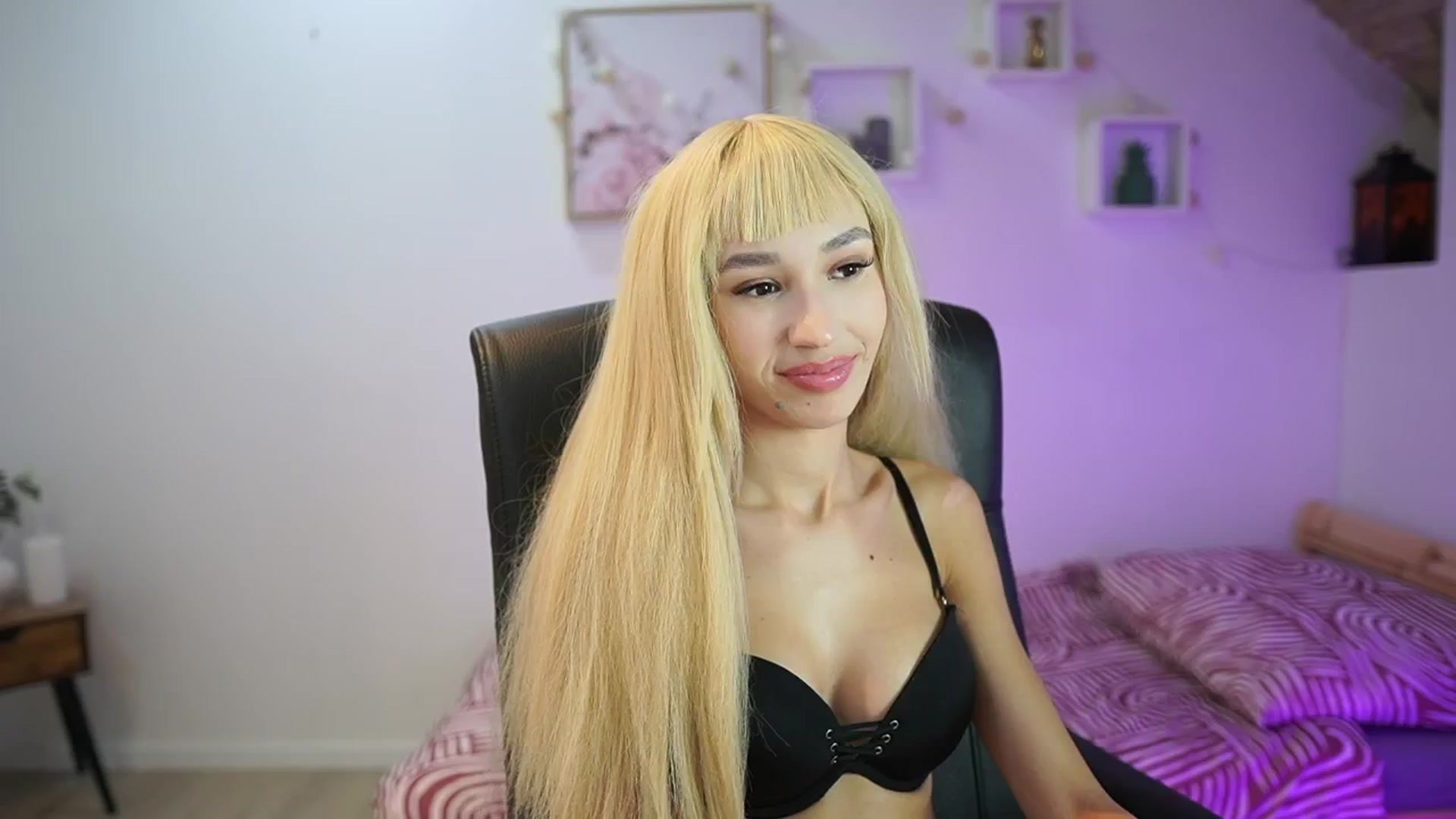 Gallery image thumbnail from Amai__Liu's myfreecams stream on, 11/08/2025, 23:51 image 12 of 20