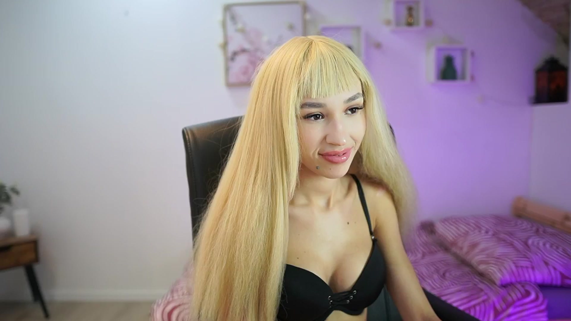 Gallery image thumbnail from Amai__Liu's myfreecams stream on, 11/08/2025, 23:51 image 9 of 20