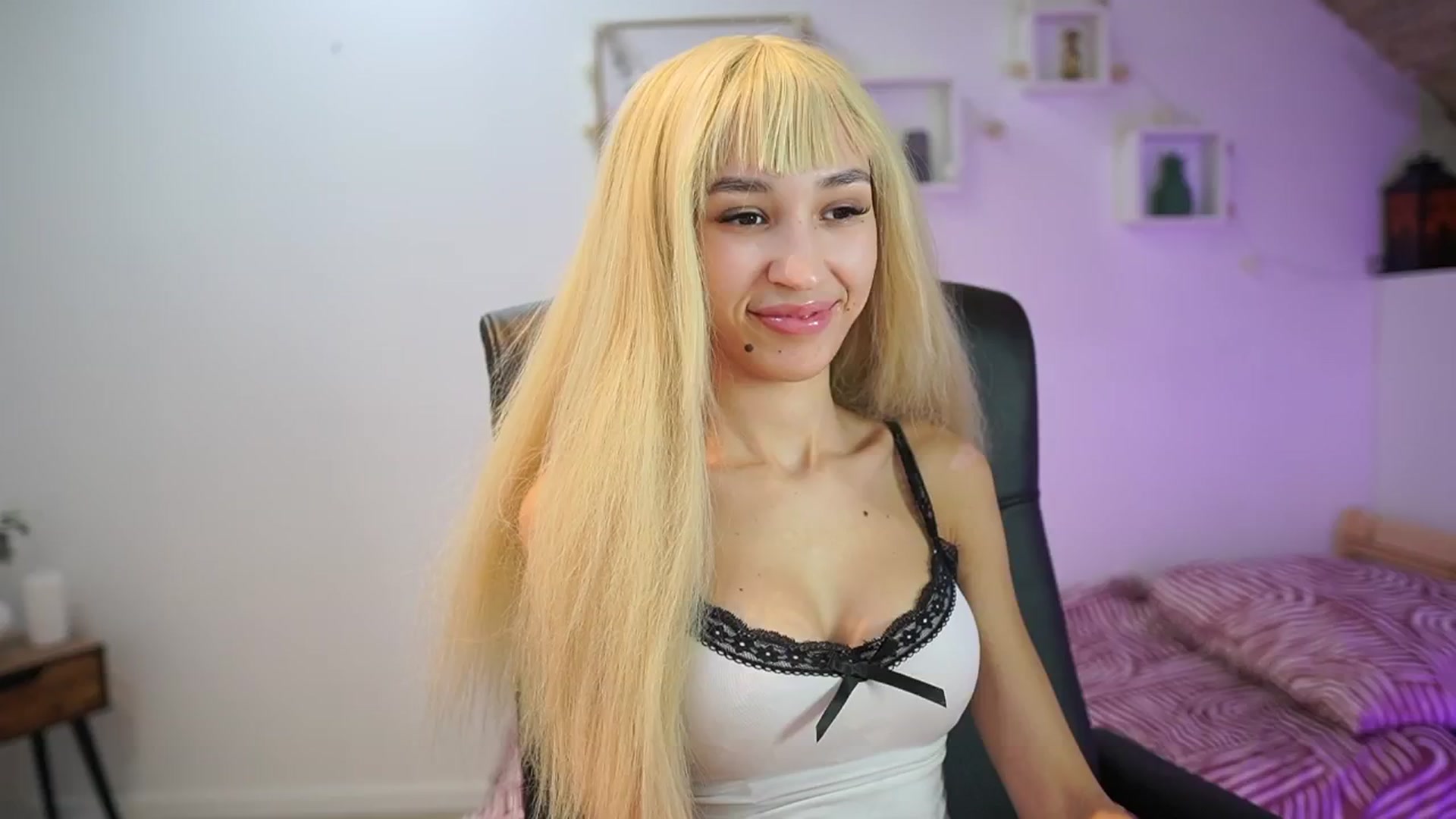 Gallery image thumbnail from Amai__Liu's myfreecams stream on, 11/10/2025, 22:46 image 3 of 20