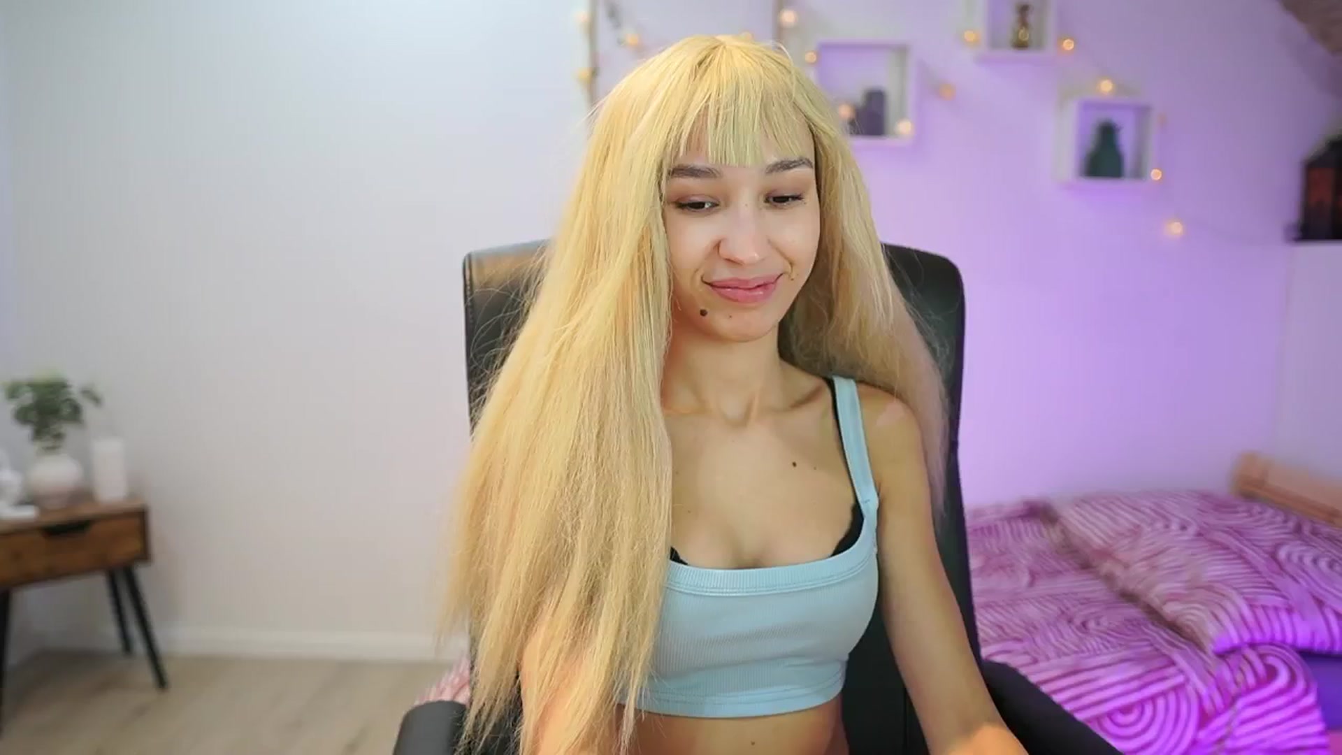 Gallery image thumbnail from Amai__Liu's myfreecams stream on, 11/13/2025, 19:32 image 12 of 20