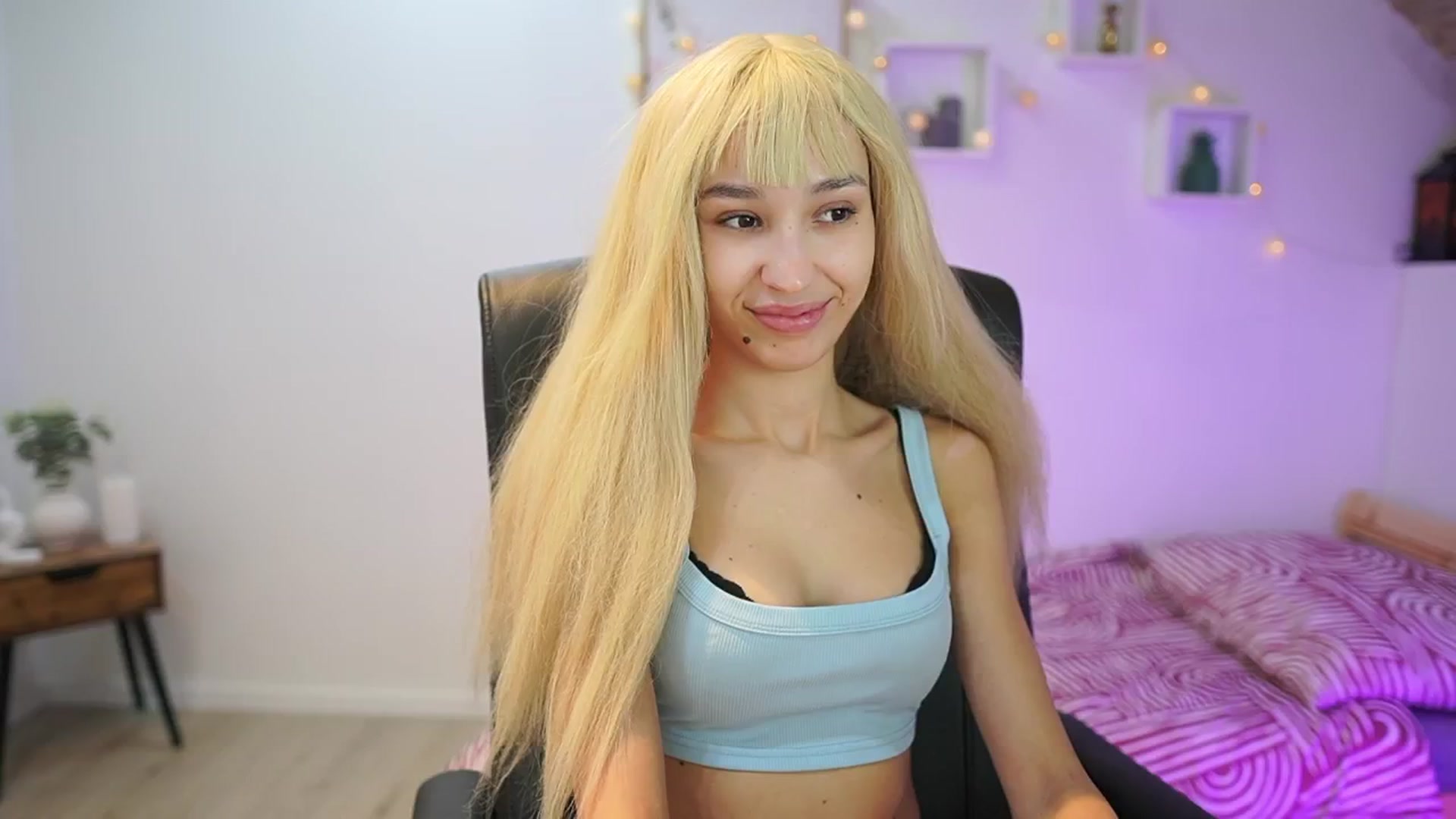 Gallery image thumbnail from Amai__Liu's myfreecams stream on, 11/13/2025, 19:32 image 10 of 20