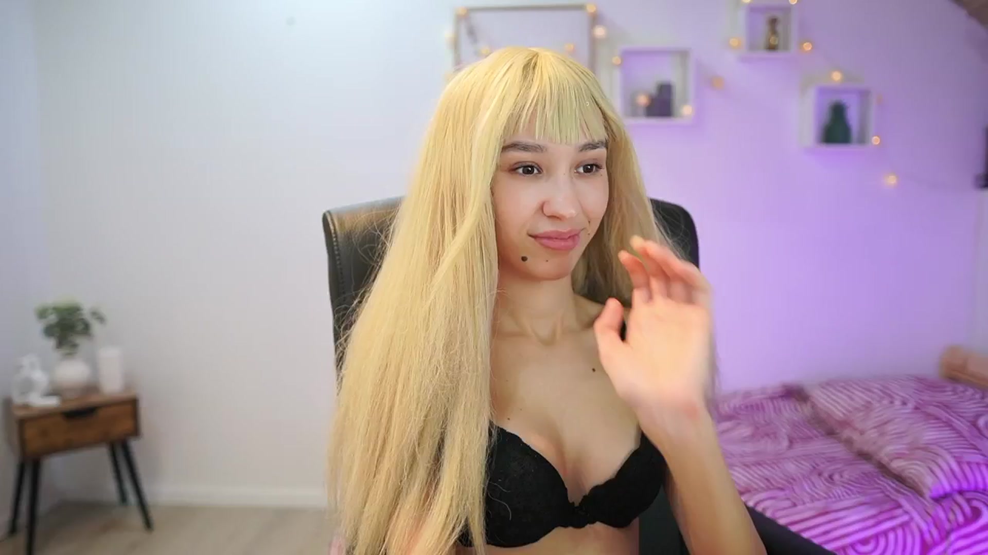 Gallery image thumbnail from Amai__Liu's myfreecams stream on, 11/13/2025, 20:24 image 18 of 20