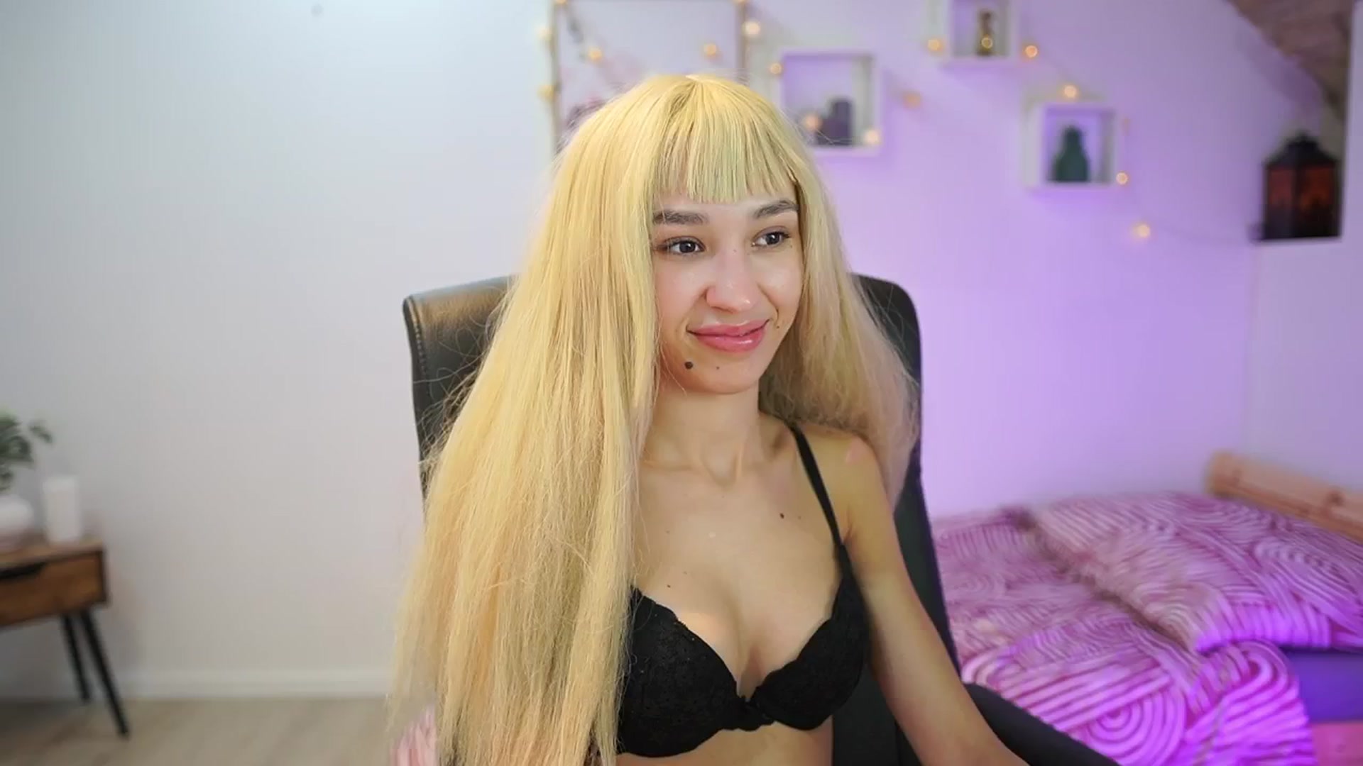 Gallery image thumbnail from Amai__Liu's myfreecams stream on, 11/13/2025, 23:42 image 17 of 20