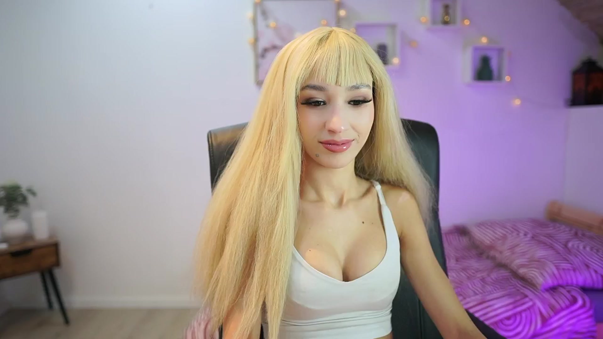 Gallery image thumbnail from Amai__Liu's myfreecams stream on, 11/14/2025, 19:13 image 6 of 20