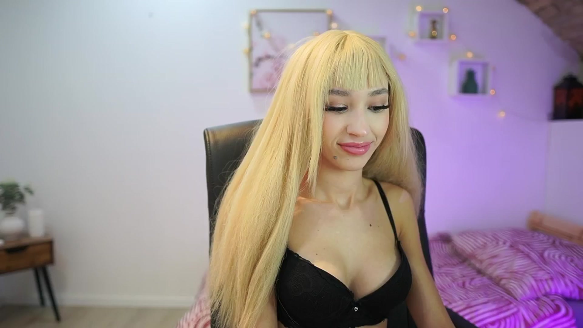 Gallery image thumbnail from Amai__Liu's myfreecams stream on, 11/15/2025, 11:45 image 19 of 20