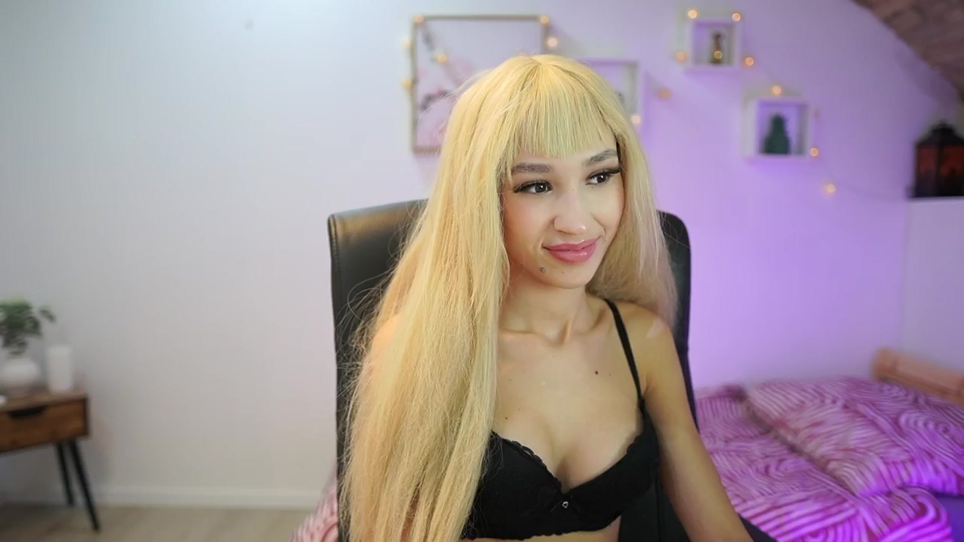 Gallery image thumbnail from Amai__Liu's myfreecams stream on, 11/15/2025, 12:19 image 13 of 20