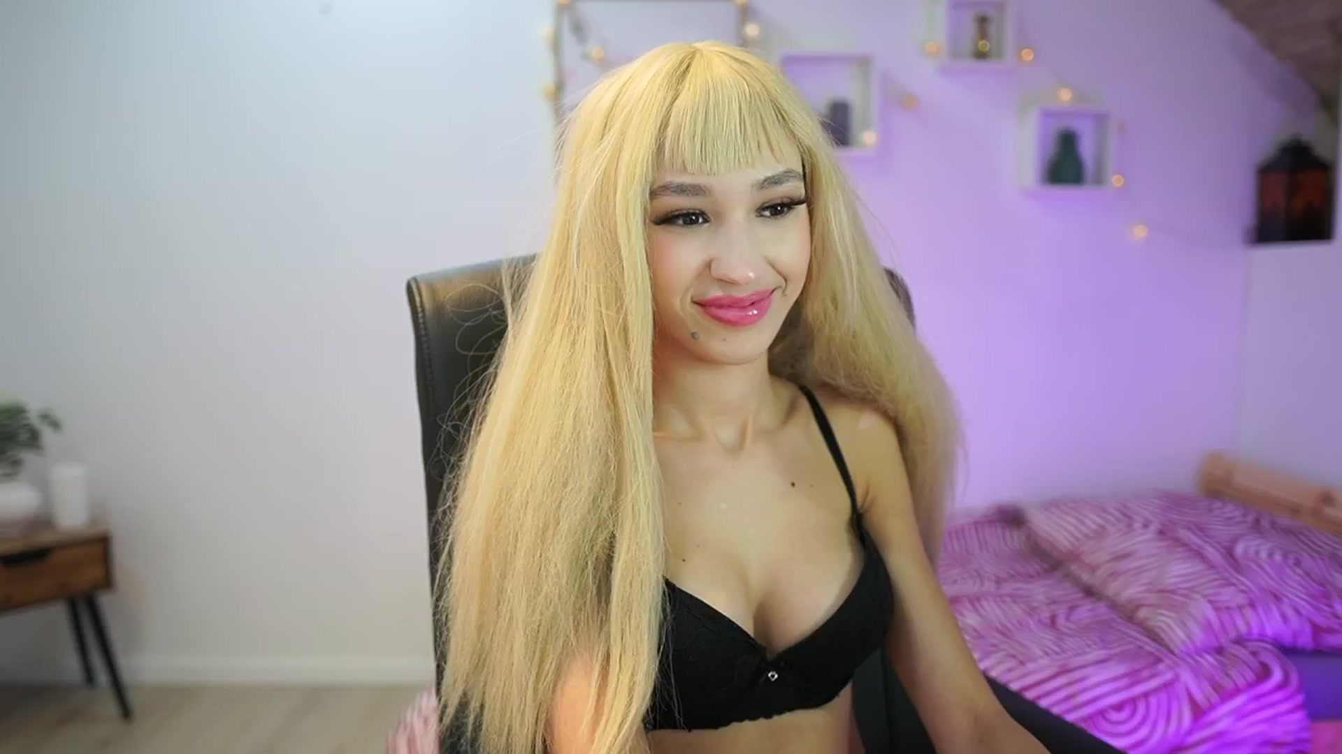 Gallery image thumbnail from Amai__Liu's myfreecams stream on, 11/15/2025, 13:40 image 2 of 20