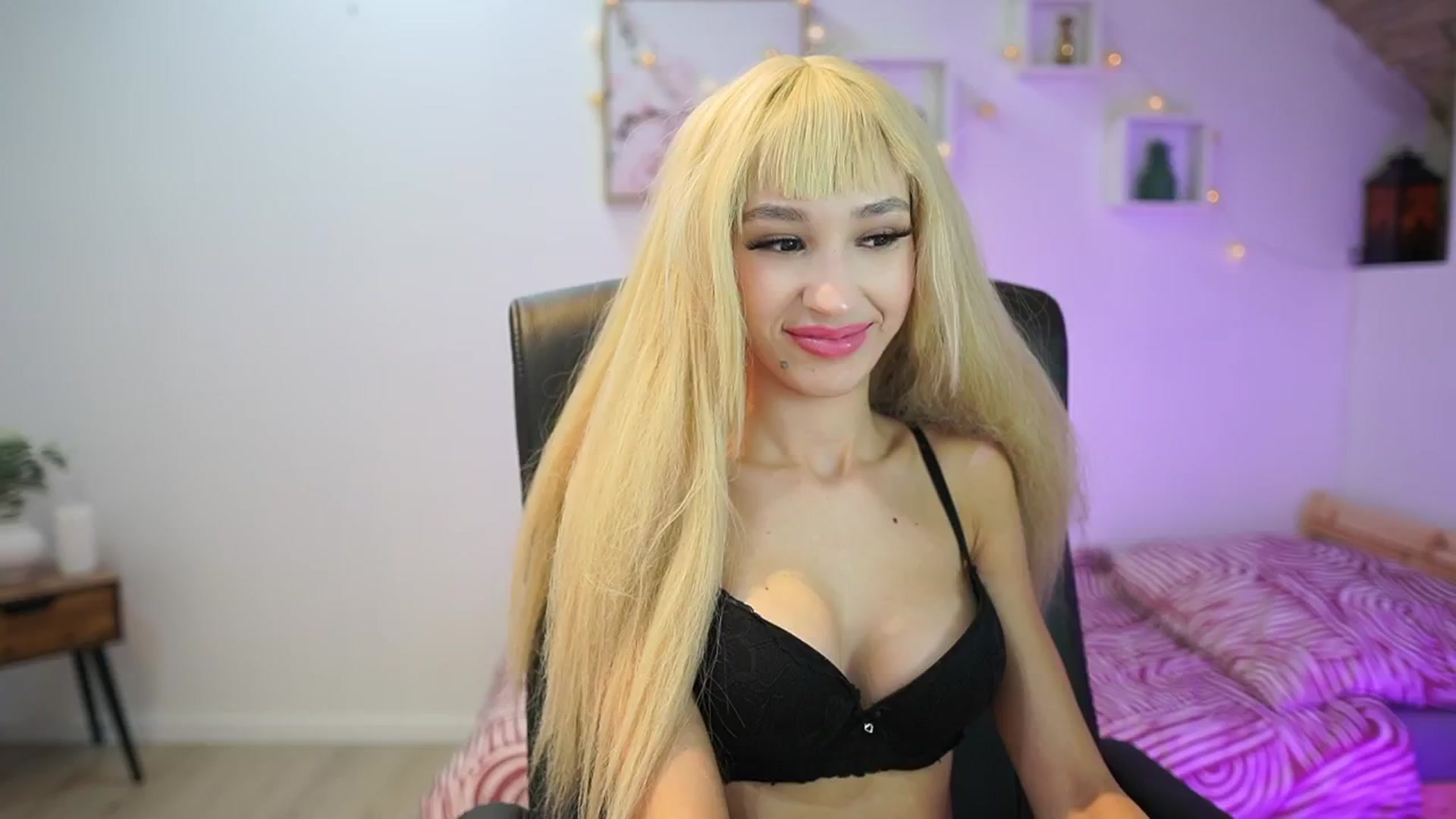 Gallery image thumbnail from Amai__Liu's myfreecams stream on, 11/15/2025, 13:40 image 19 of 20