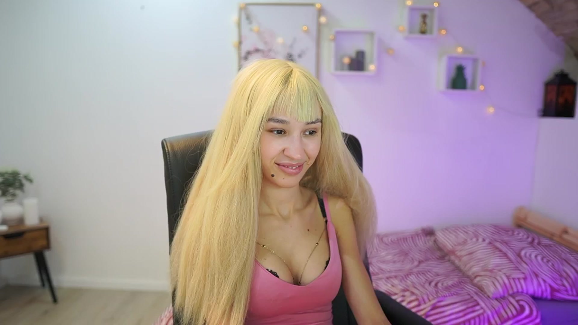 Gallery image thumbnail from Amai__Liu's myfreecams stream on, 11/19/2025, 20:41 image 7 of 20