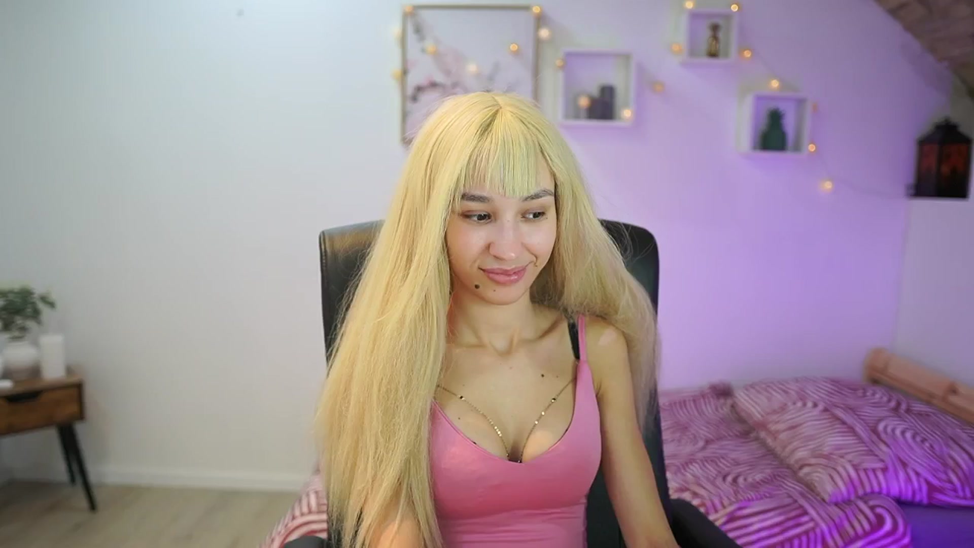 Gallery image thumbnail from Amai__Liu's myfreecams stream on, 11/19/2025, 20:41 image 5 of 20