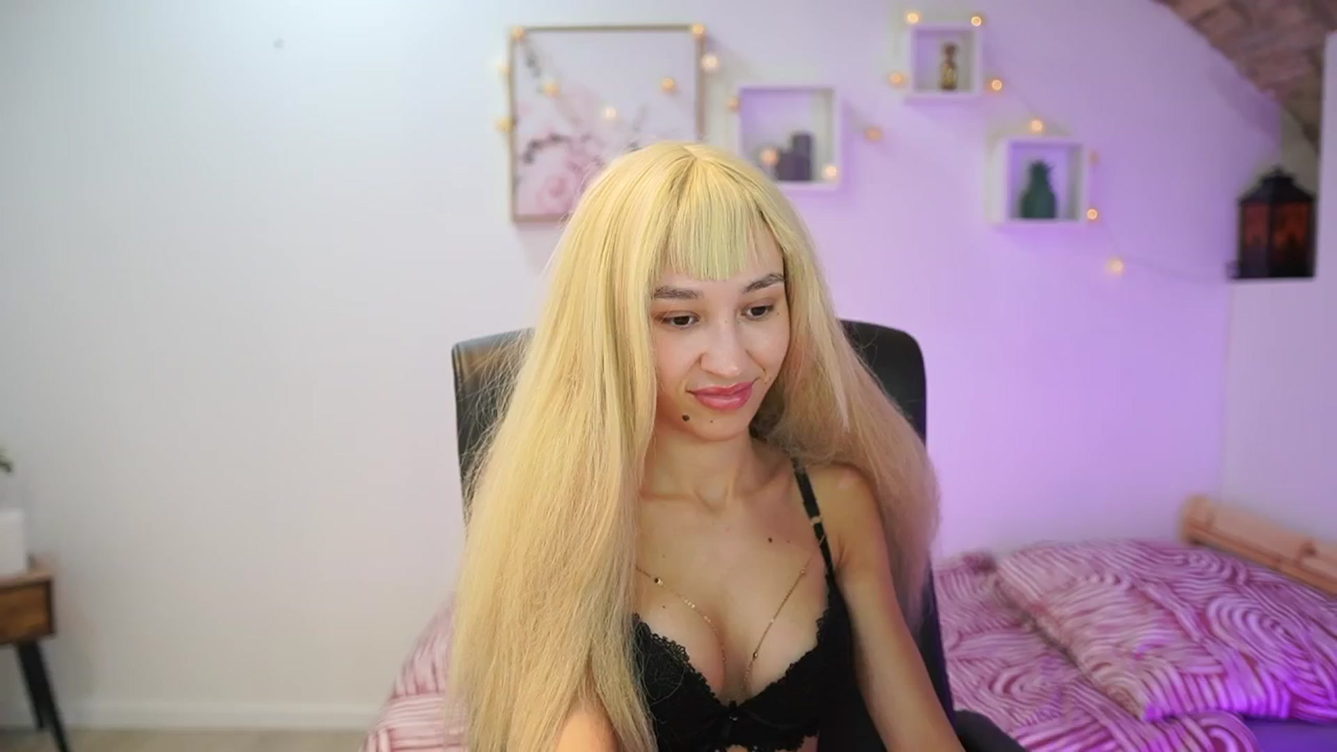 Gallery image thumbnail from Amai__Liu's myfreecams stream on, 11/19/2025, 22:10 image 20 of 20