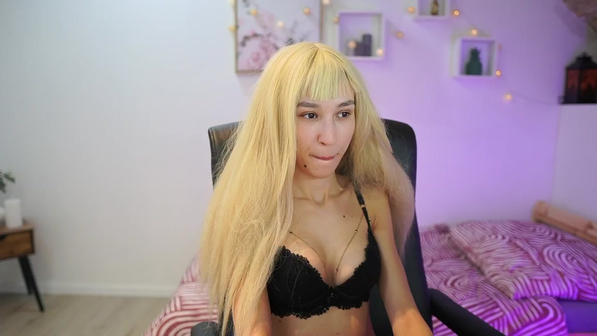 Gallery image thumbnail from Amai__Liu's myfreecams stream on, 11/19/2025, 23:50 image 15 of 20