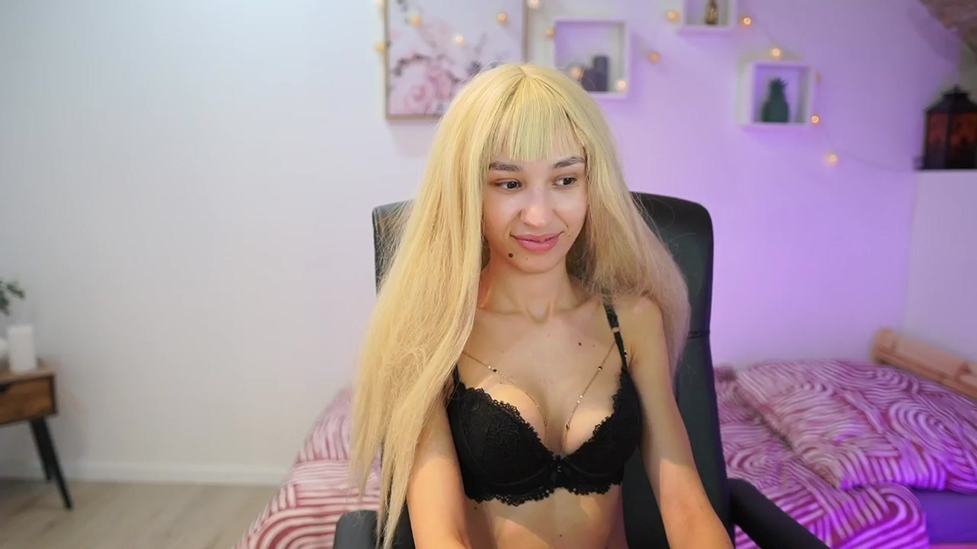 Gallery image thumbnail from Amai__Liu's myfreecams stream on, 11/19/2025, 23:50 image 12 of 20