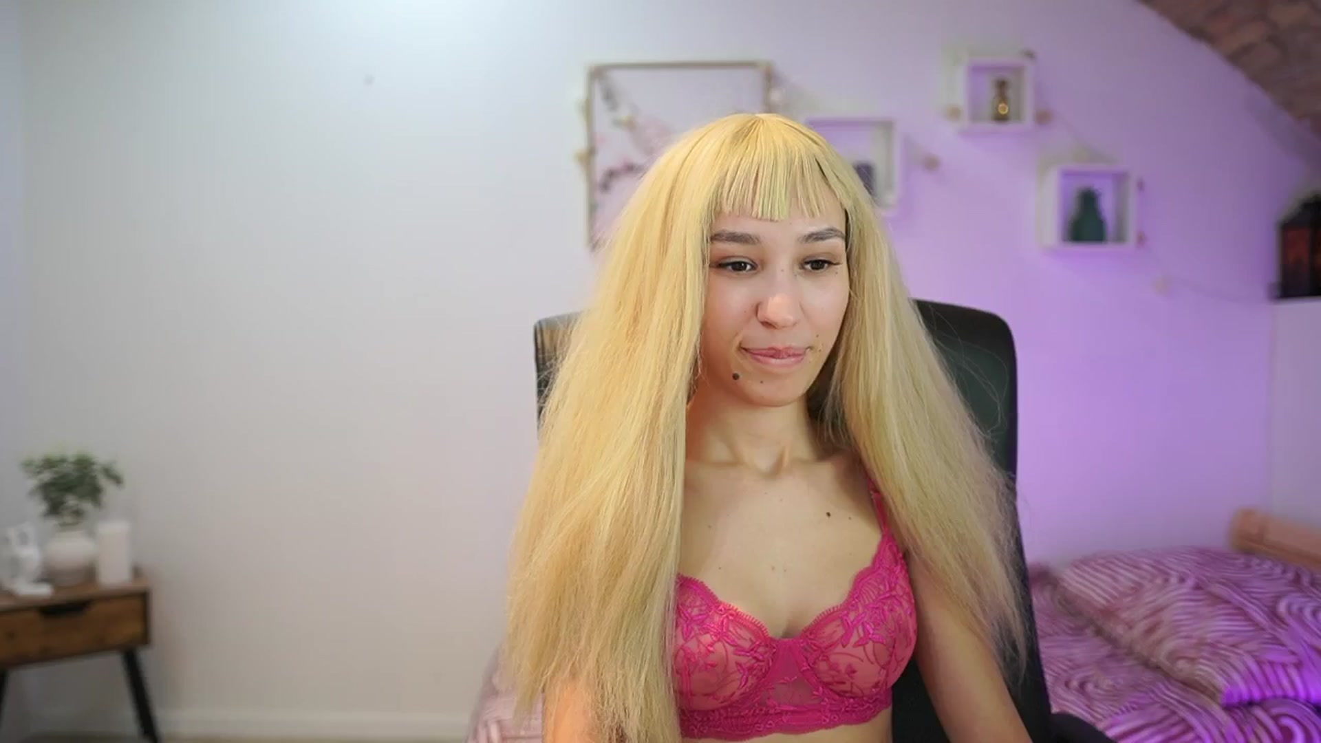 Gallery image thumbnail from Amai__Liu's myfreecams stream on, 11/20/2025, 20:17 image 8 of 20