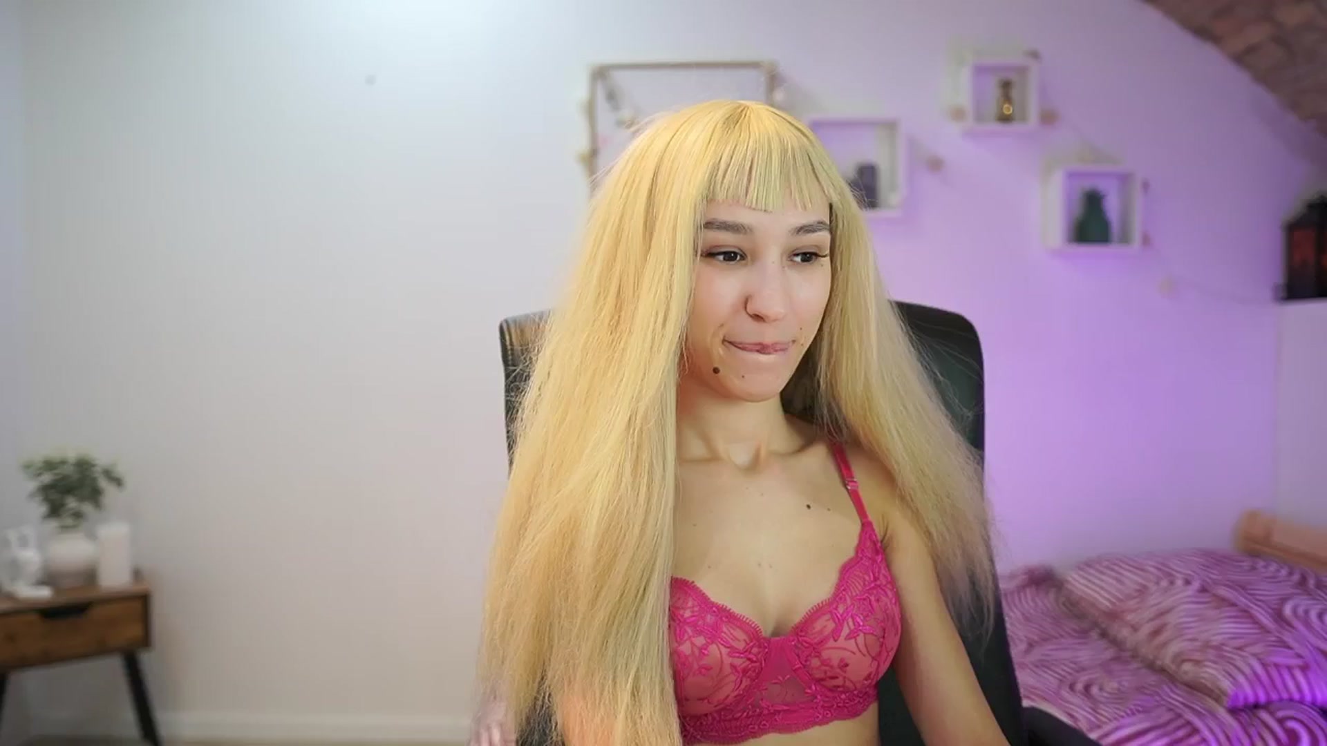 Gallery image thumbnail from Amai__Liu's myfreecams stream on, 11/20/2025, 20:17 image 4 of 20