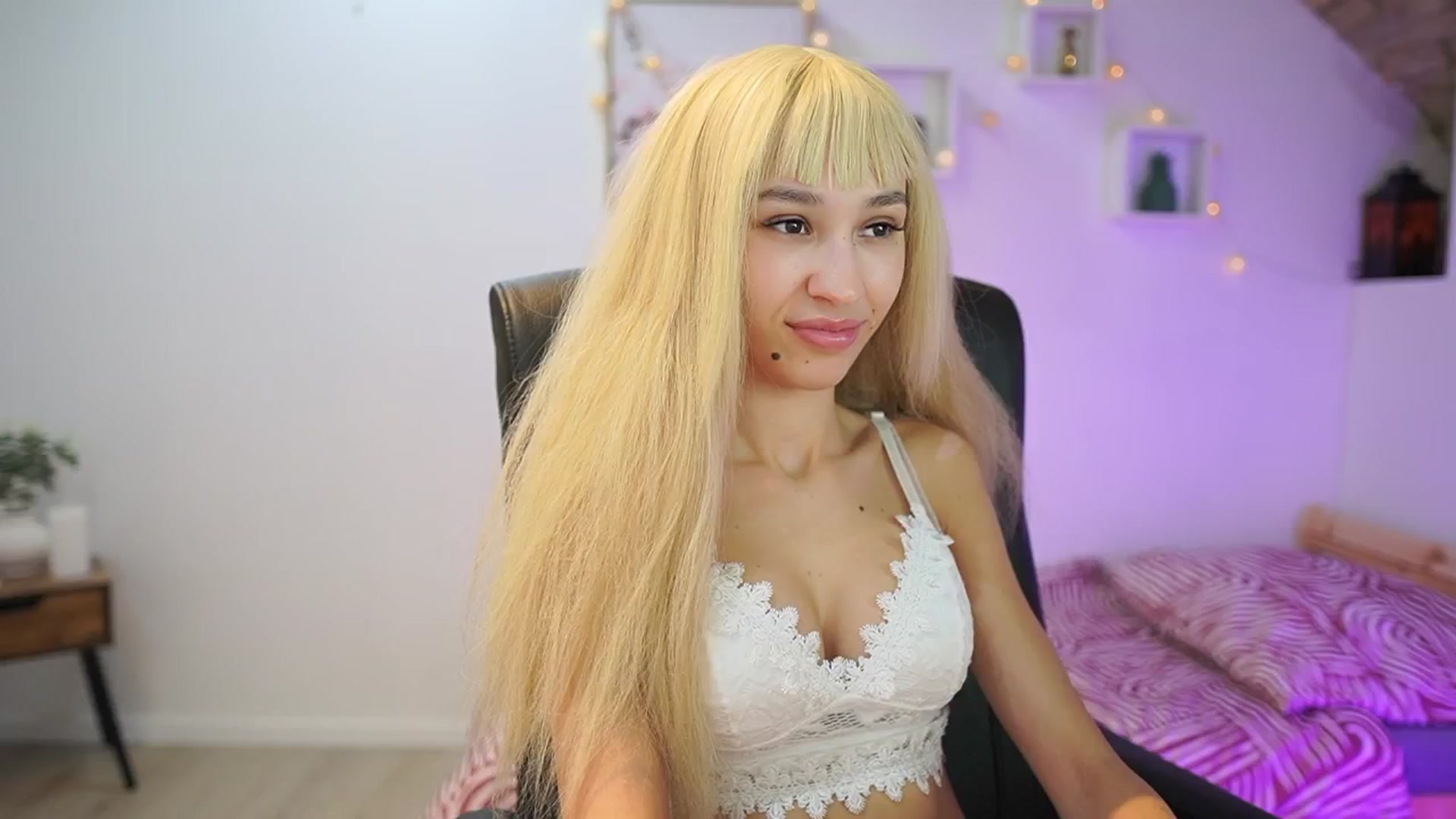 Gallery image thumbnail from Amai__Liu's myfreecams stream on, 11/21/2025, 09:50 image 2 of 20