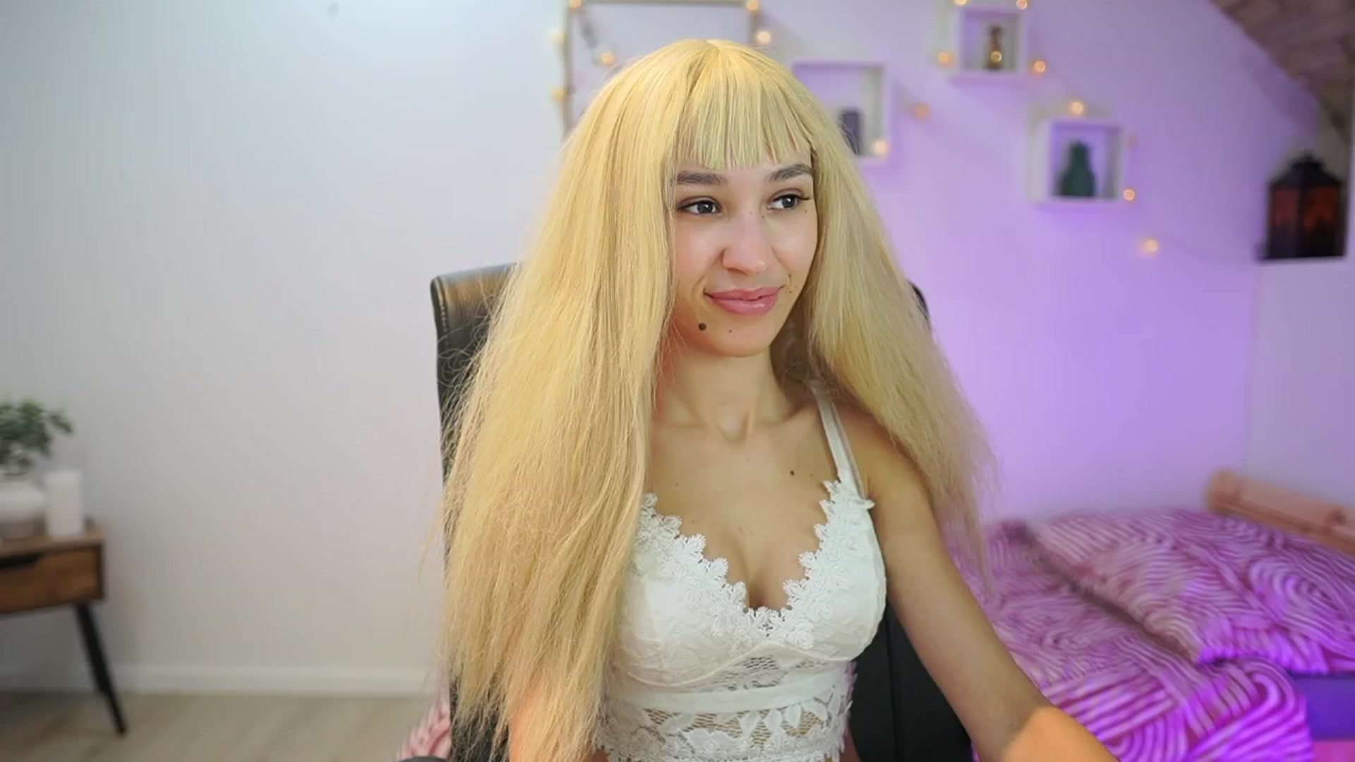 Gallery image thumbnail from Amai__Liu's myfreecams stream on, 11/21/2025, 09:50 image 9 of 20