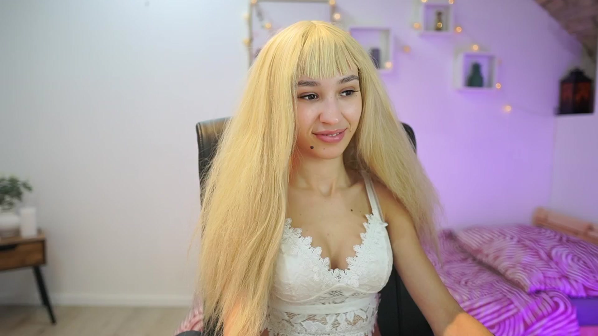 Gallery image thumbnail from Amai__Liu's myfreecams stream on, 11/21/2025, 09:50 image 10 of 20