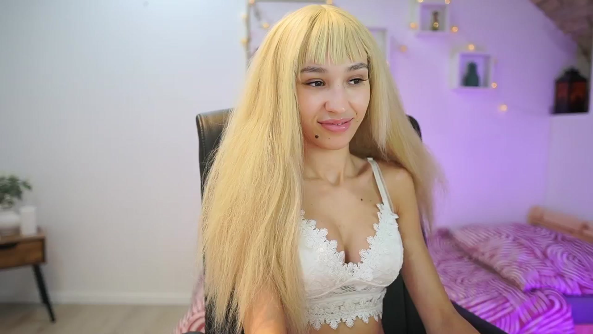 Gallery image thumbnail from Amai__Liu's myfreecams stream on, 11/21/2025, 09:50 image 4 of 20
