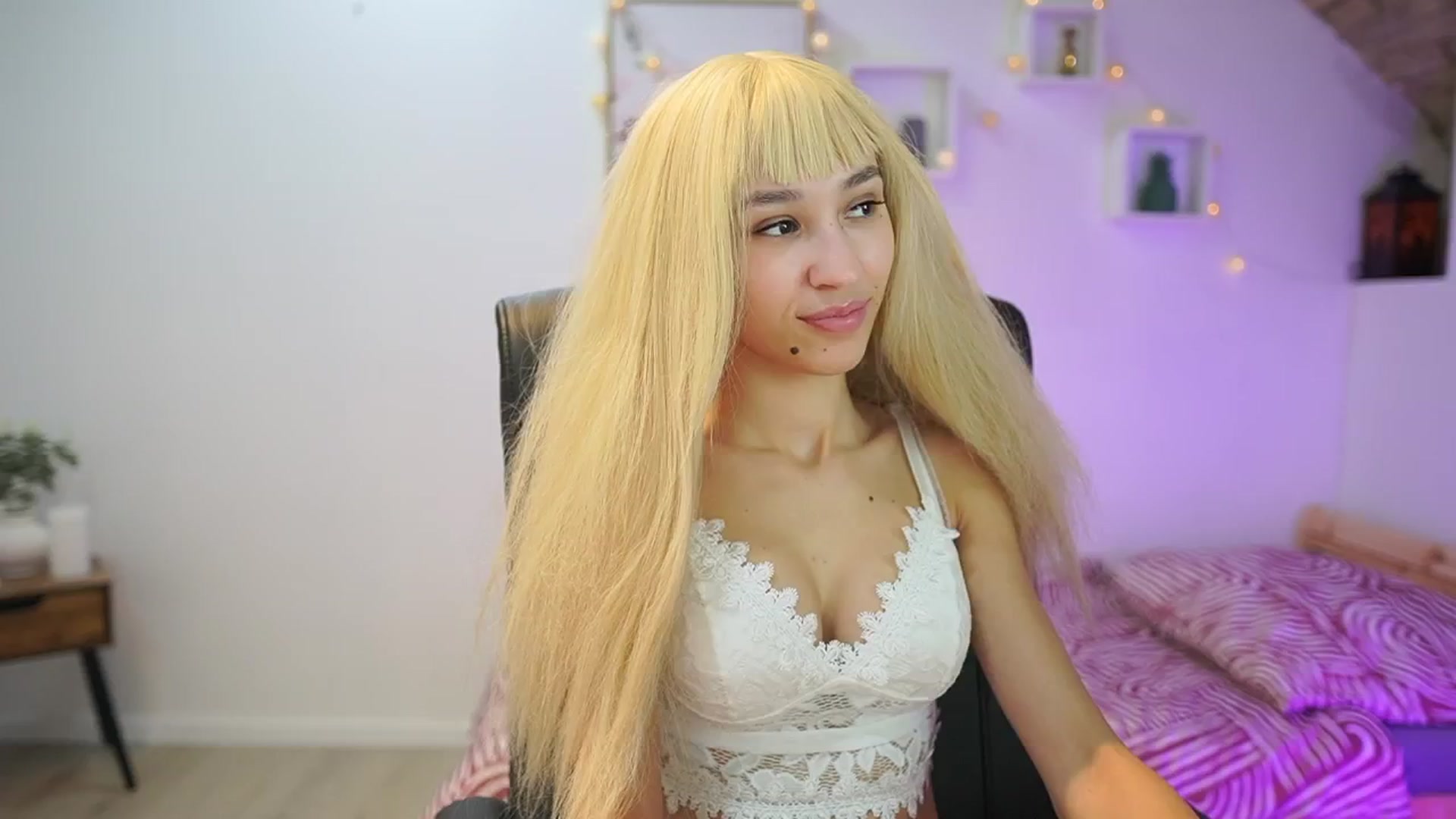 Gallery image thumbnail from Amai__Liu's myfreecams stream on, 11/21/2025, 09:50 image 8 of 20
