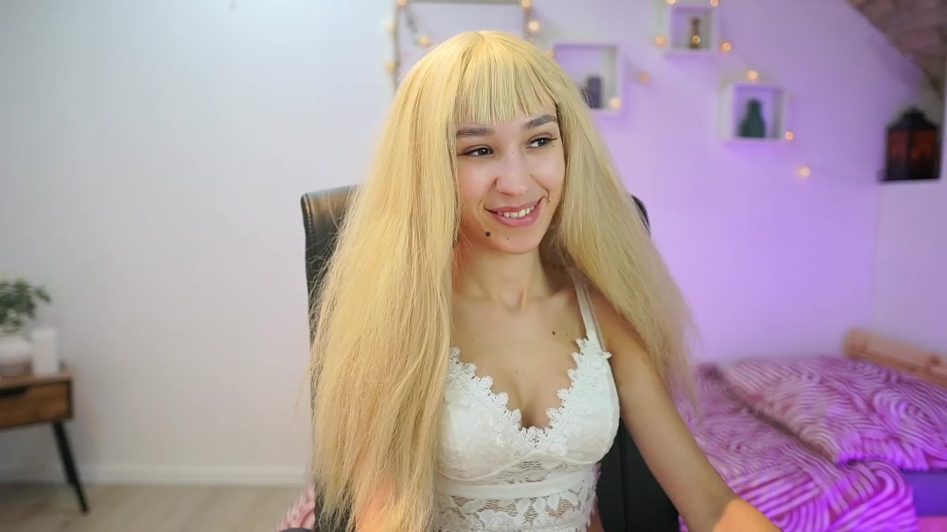 Gallery image thumbnail from Amai__Liu's myfreecams stream on, 11/21/2025, 09:50 image 11 of 20