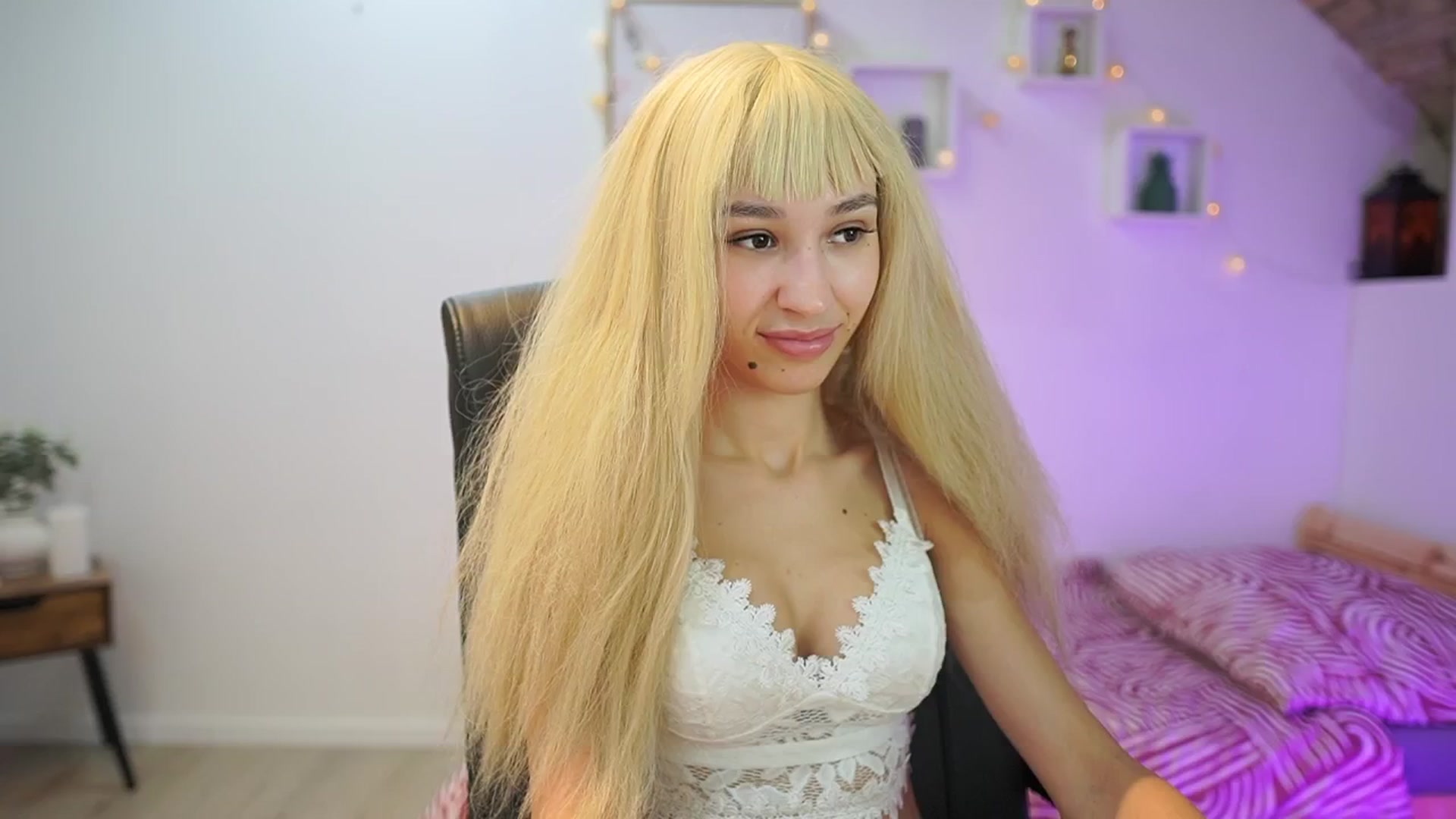 Gallery image thumbnail from Amai__Liu's myfreecams stream on, 11/21/2025, 09:50 image 12 of 20