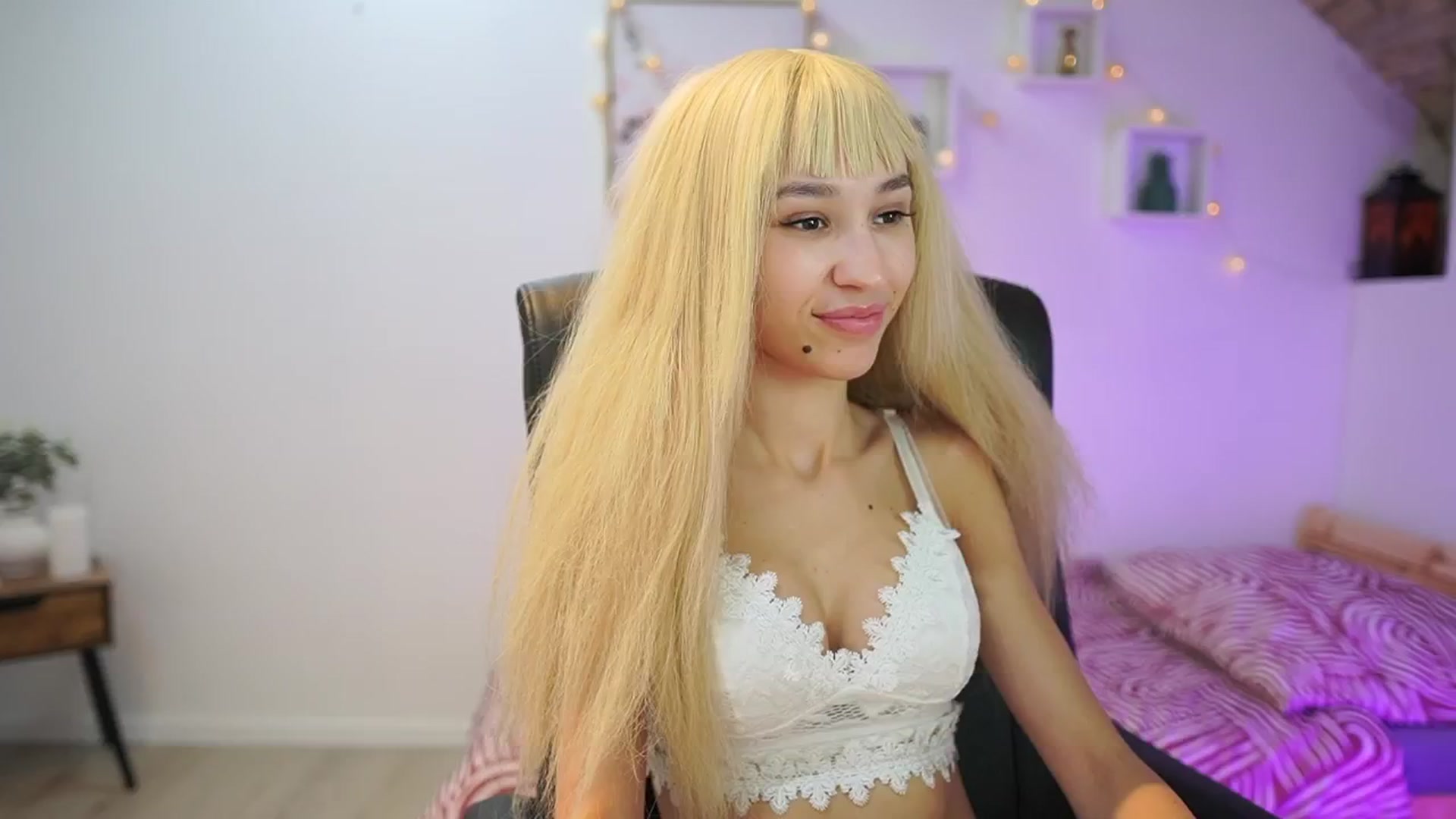 Gallery image thumbnail from Amai__Liu's myfreecams stream on, 11/21/2025, 09:50 image 1 of 20