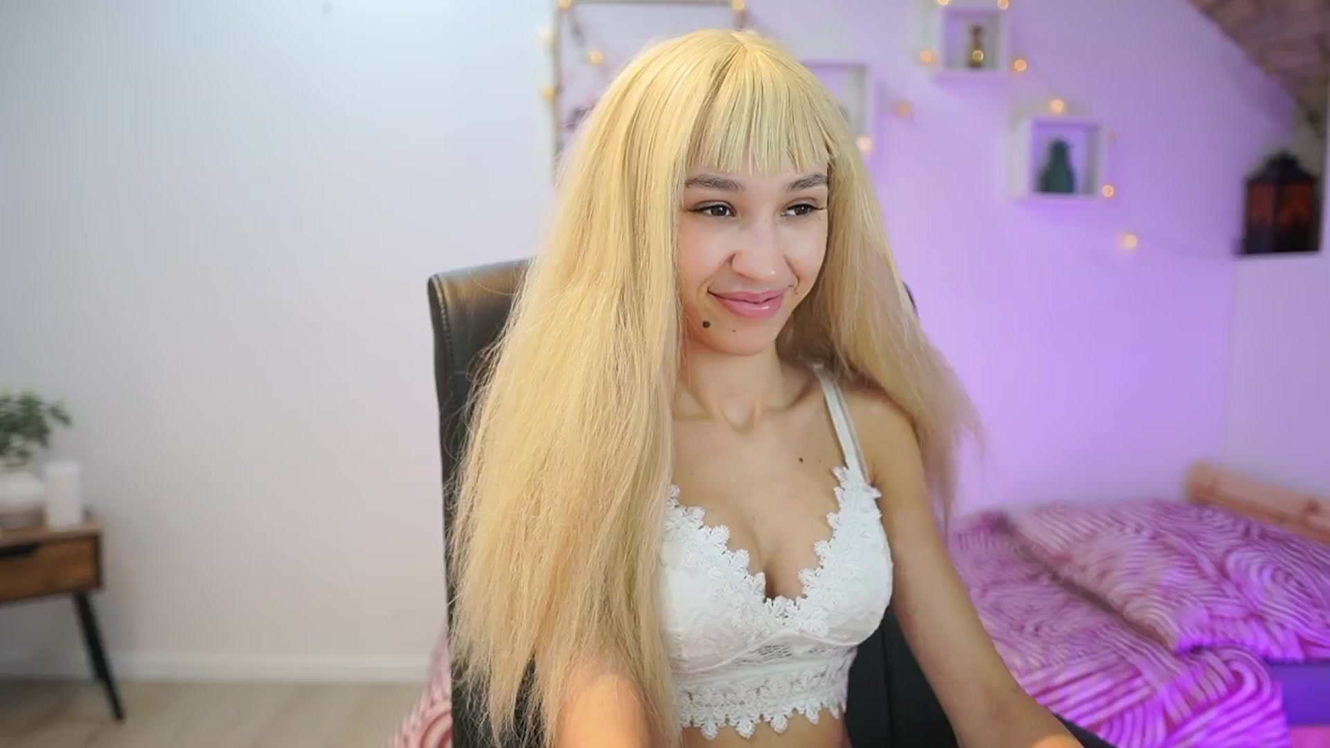 Gallery image thumbnail from Amai__Liu's myfreecams stream on, 11/21/2025, 09:50 image 5 of 20