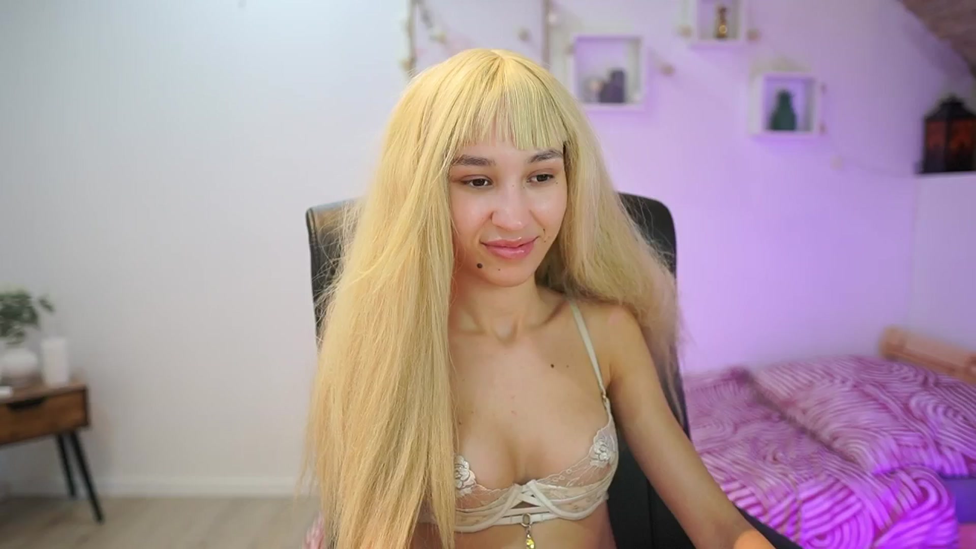 Gallery image thumbnail from Amai__Liu's myfreecams stream on, 11/28/2025, 24:04 image 4 of 20