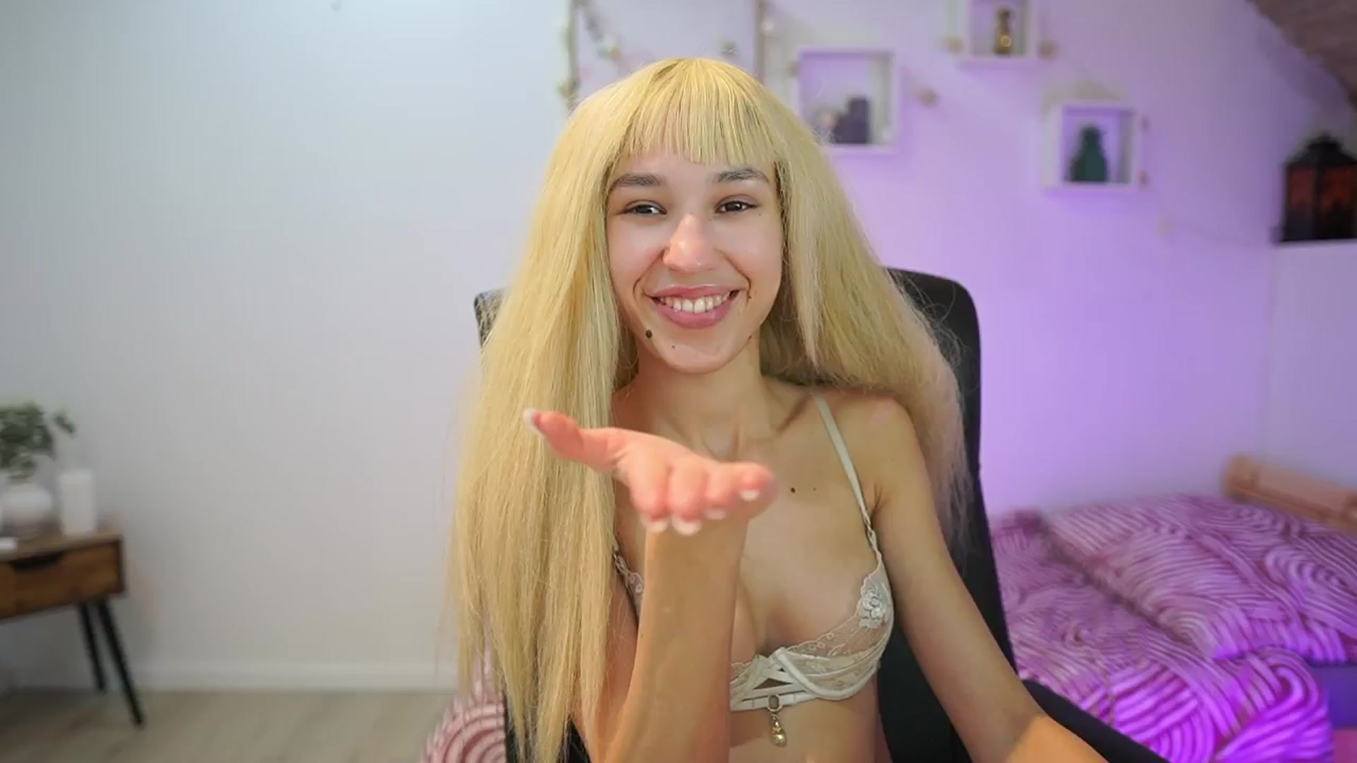 Gallery image thumbnail from Amai__Liu's myfreecams stream on, 11/28/2025, 24:04 image 14 of 20