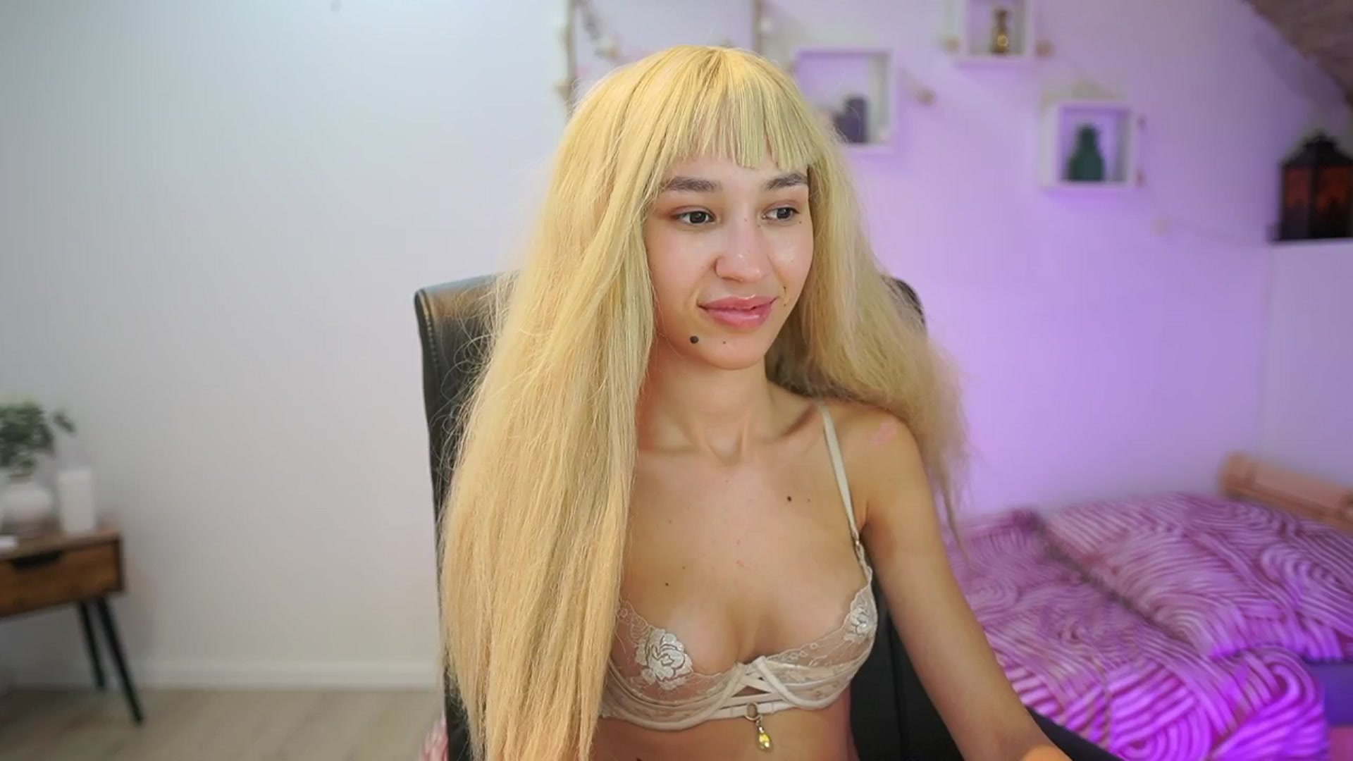 Gallery image thumbnail from Amai__Liu's myfreecams stream on, 11/28/2025, 24:04 image 6 of 20