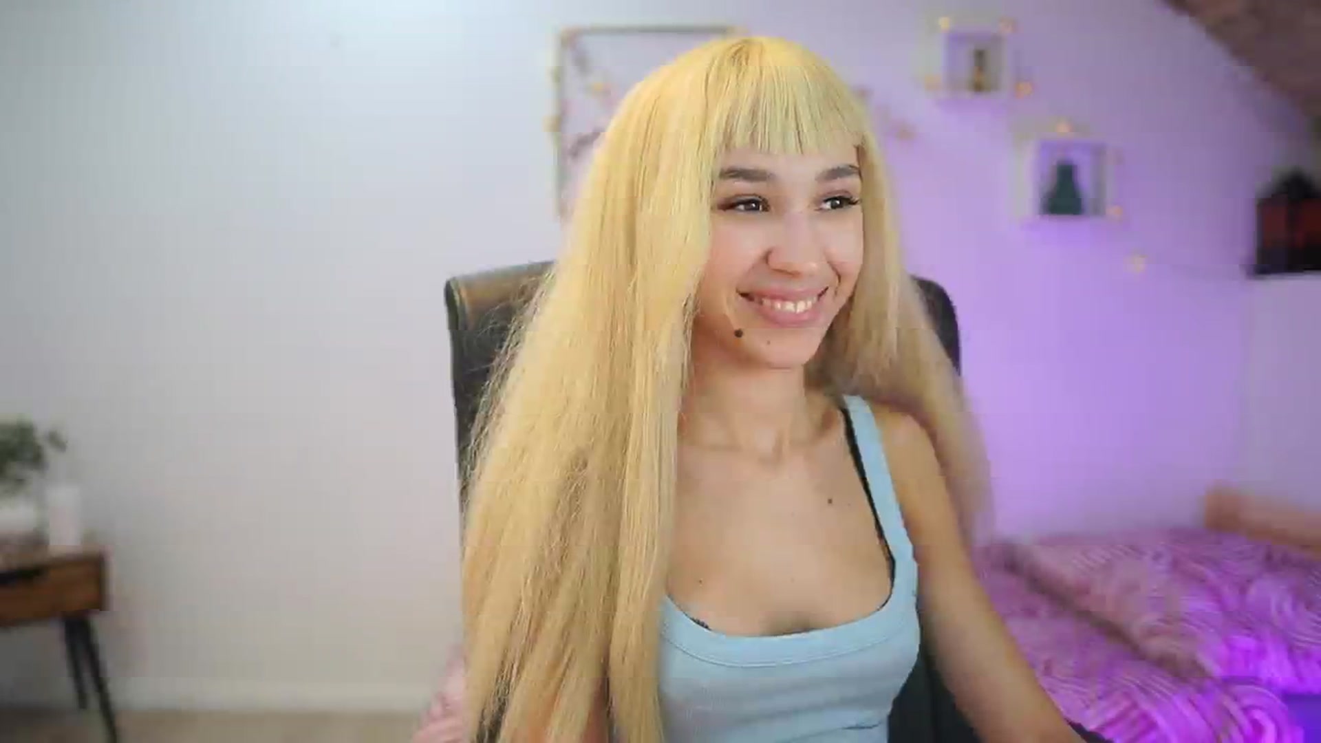 Gallery image thumbnail from Amai__Liu's myfreecams stream on, 12/08/2025, 19:51 image 12 of 20