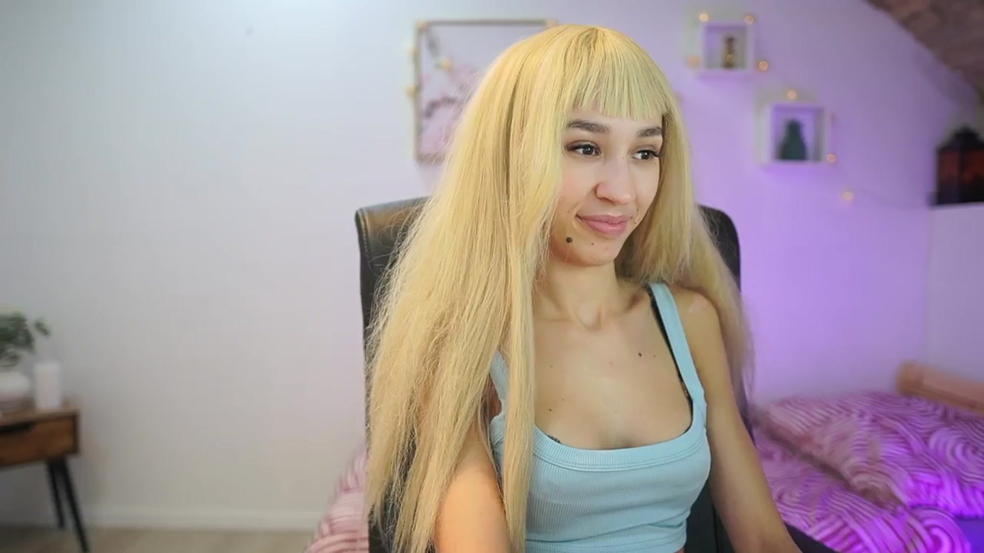 Gallery image thumbnail from Amai__Liu's myfreecams stream on, 12/08/2025, 19:51 image 9 of 20
