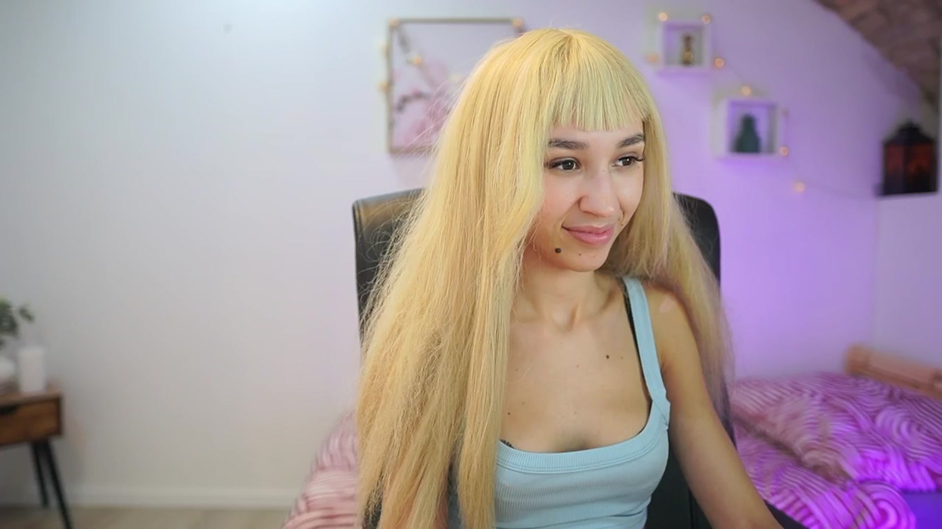 Gallery image thumbnail from Amai__Liu's myfreecams stream on, 12/08/2025, 19:51 image 15 of 20