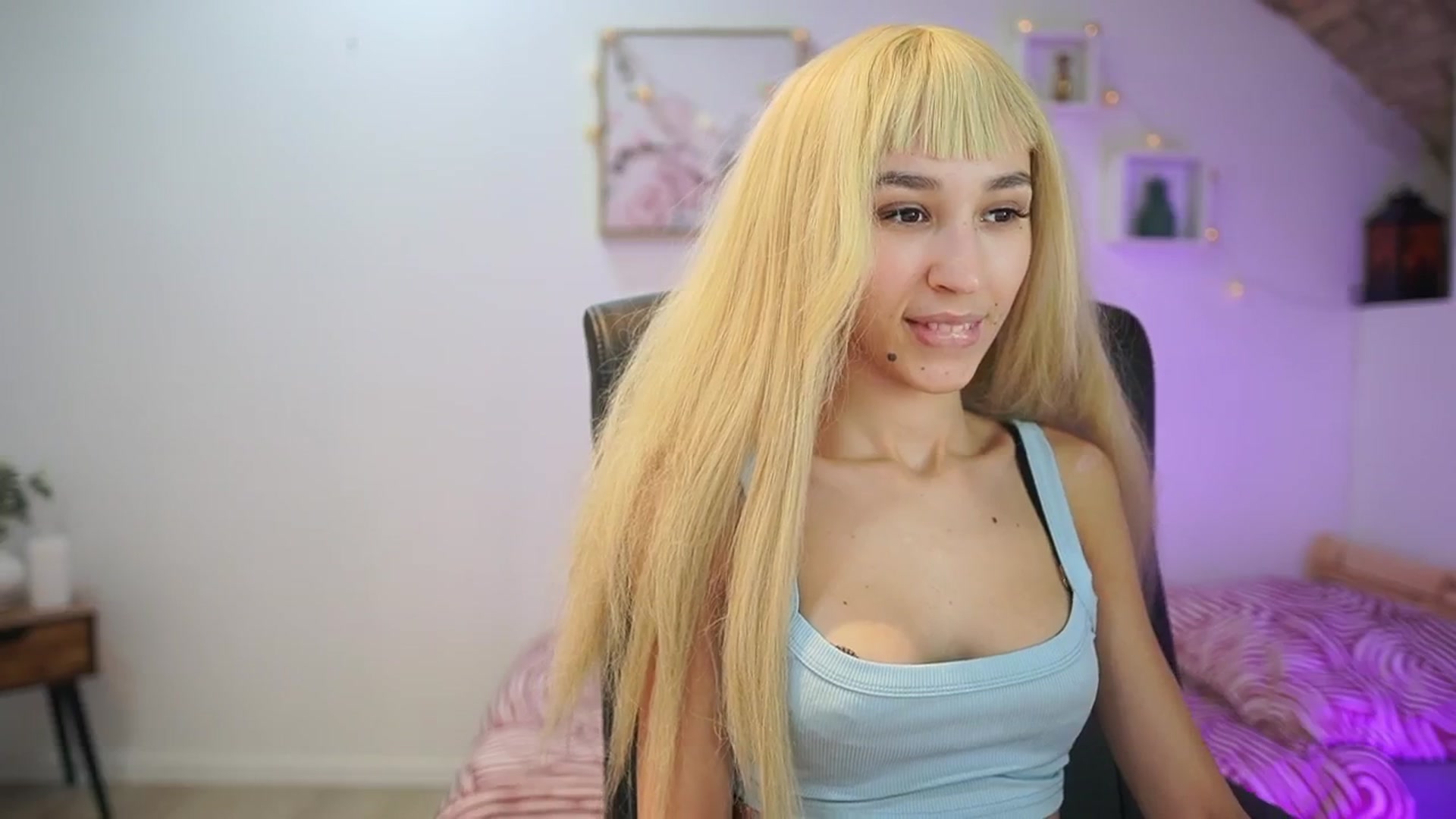 Gallery image thumbnail from Amai__Liu's myfreecams stream on, 12/08/2025, 19:51 image 18 of 20