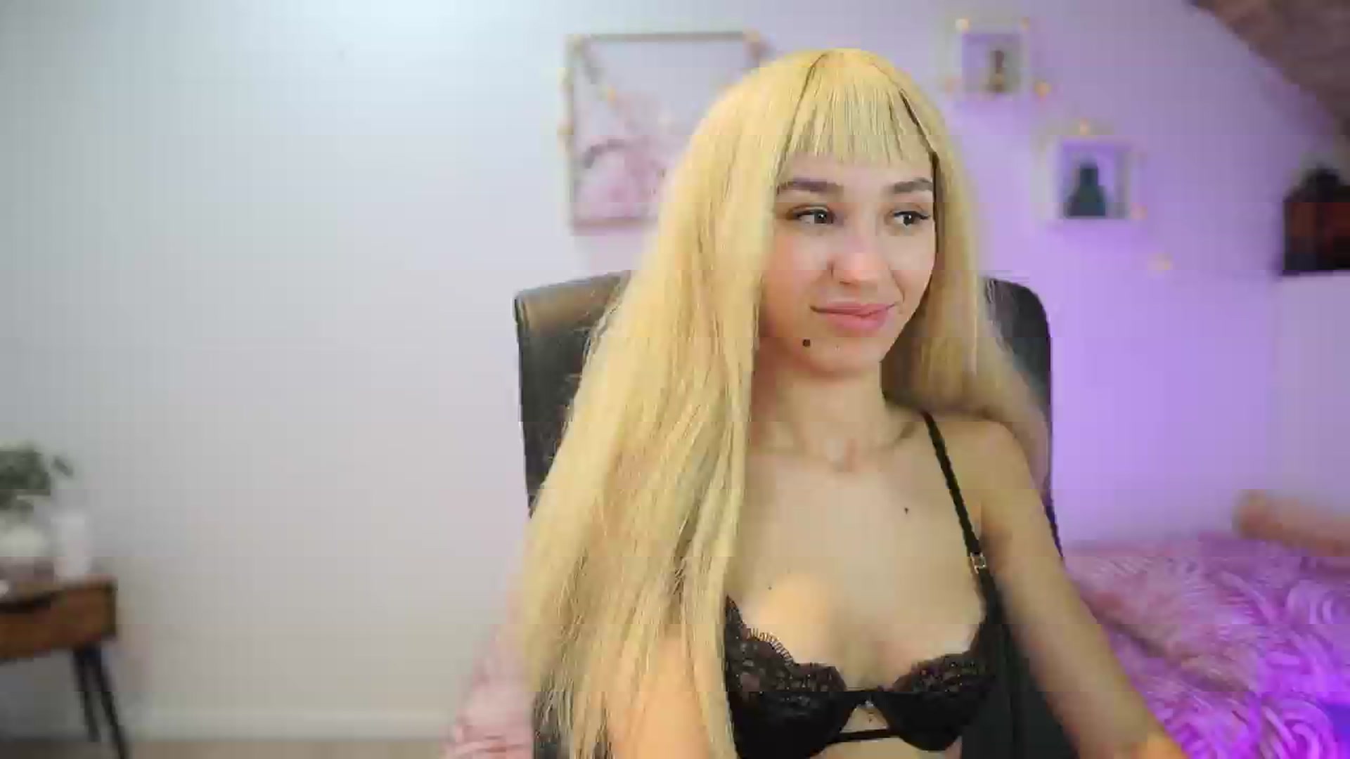 Gallery image thumbnail from Amai__Liu's myfreecams stream on, 12/08/2025, 23:38 image 16 of 20
