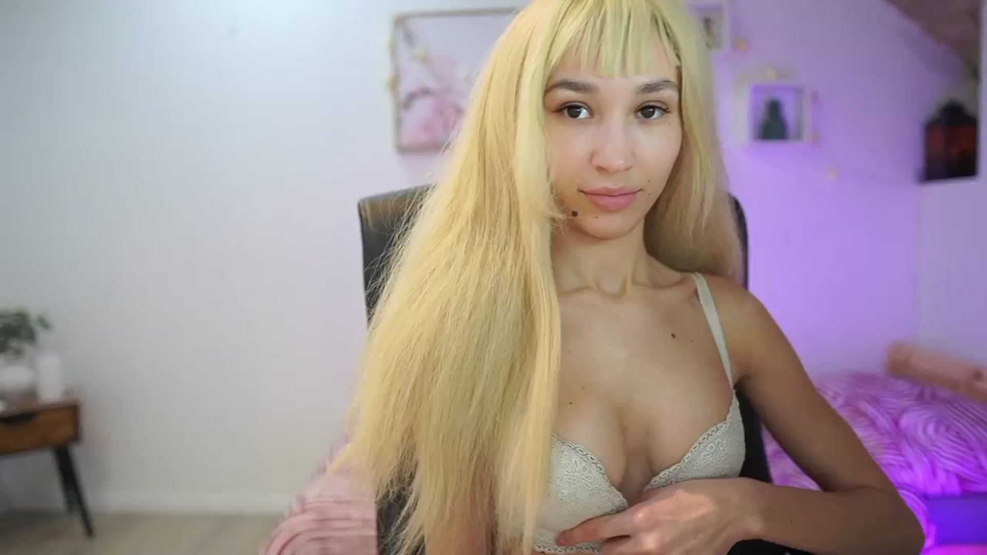 Gallery image thumbnail from Amai__Liu's myfreecams stream on, 12/13/2025, 18:56 image 12 of 20