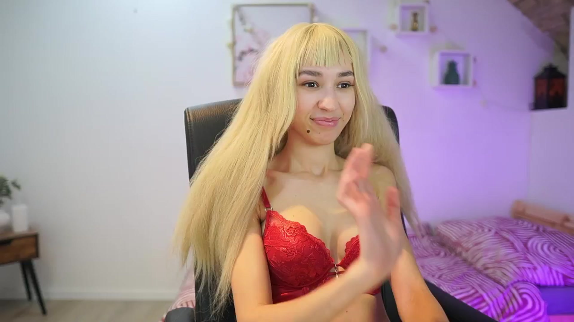 Gallery image thumbnail from Amai__Liu's myfreecams stream on, 12/22/2025, 23:25 image 1 of 20