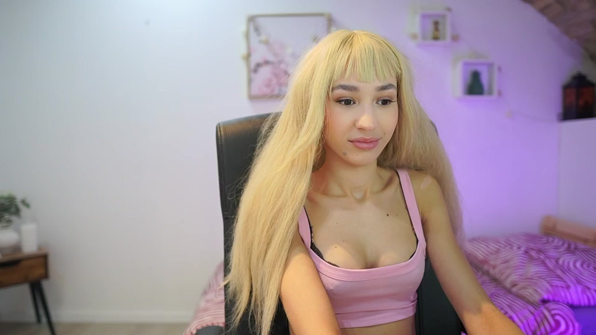 Gallery image thumbnail from Amai__Liu's myfreecams stream on, 12/23/2025, 10:38 image 5 of 20