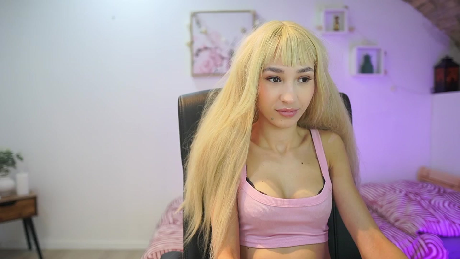 Gallery image thumbnail from Amai__Liu's myfreecams stream on, 12/23/2025, 10:38 image 3 of 20