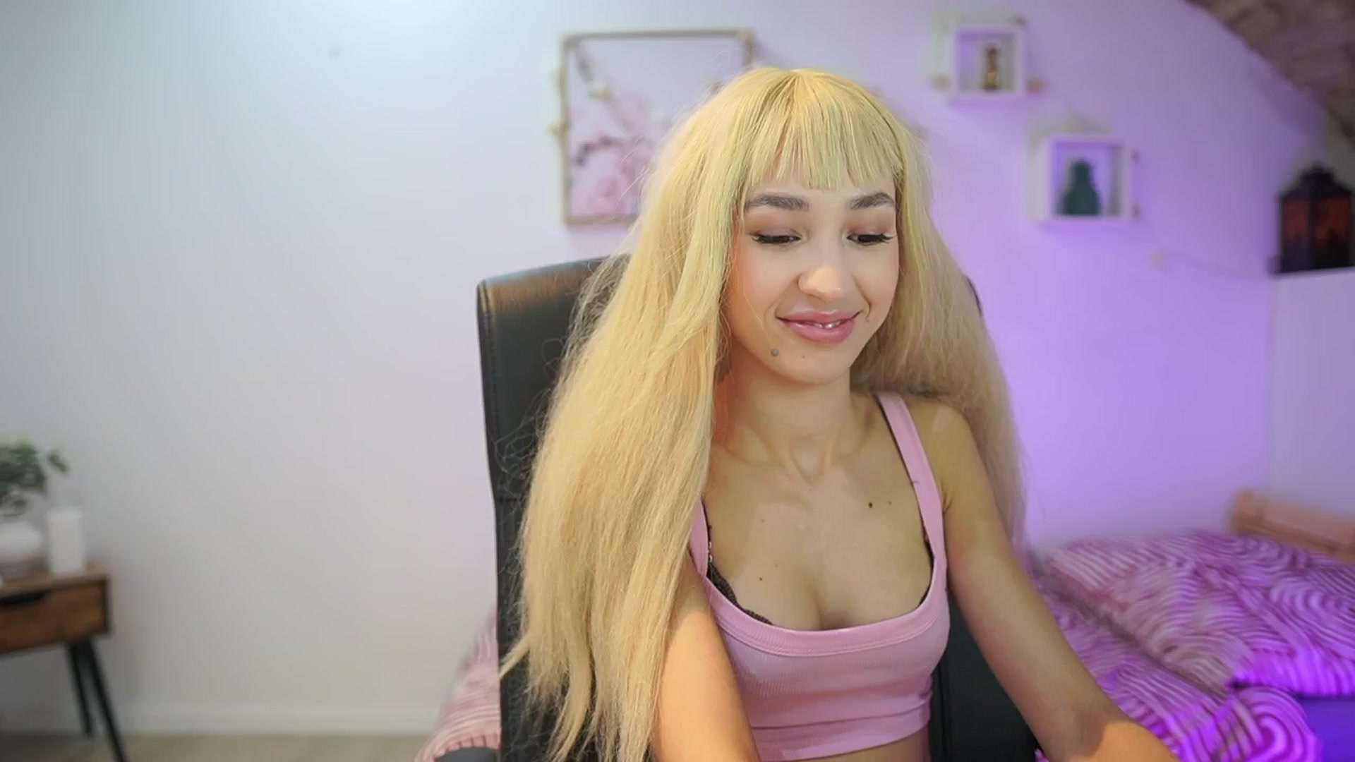 Gallery image thumbnail from Amai__Liu's myfreecams stream on, 12/23/2025, 10:38 image 6 of 20