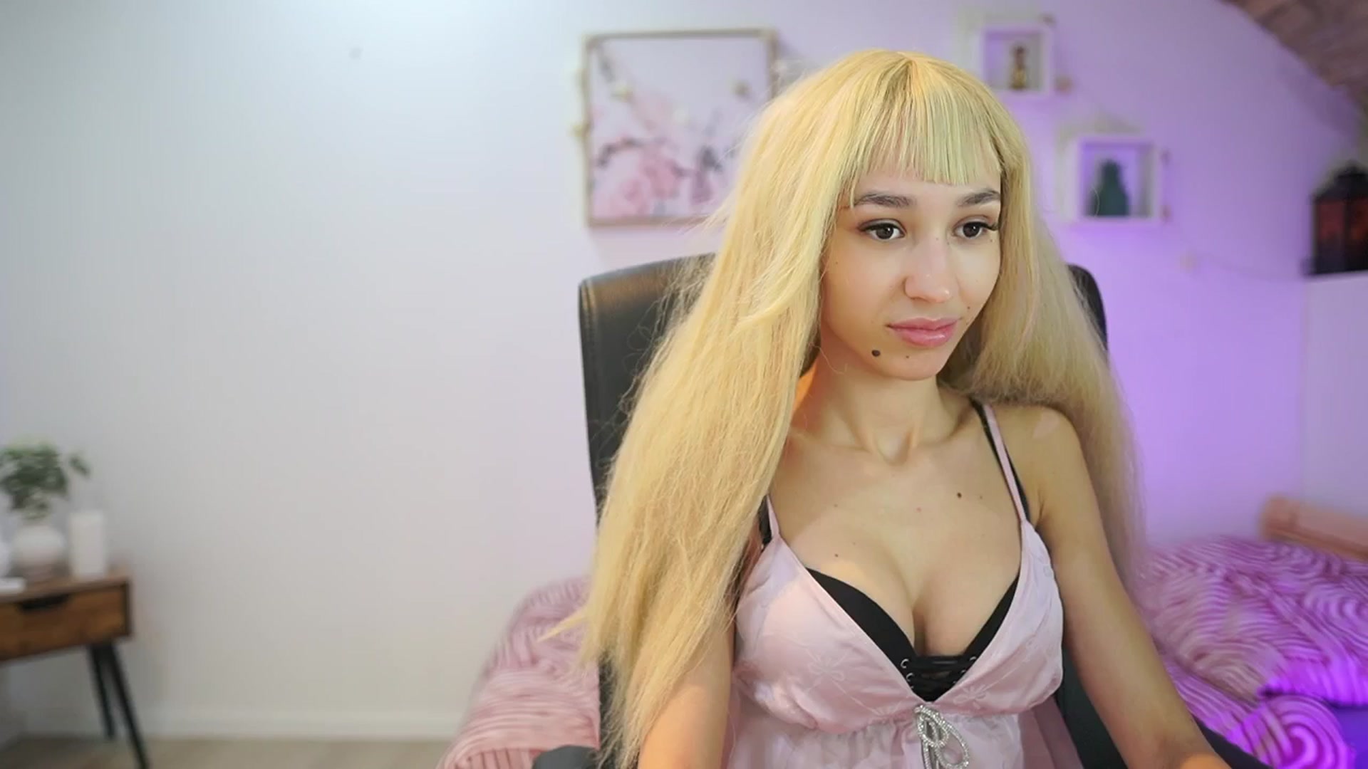 Gallery image thumbnail from Amai__Liu's myfreecams stream on, 12/28/2025, 15:56 image 1 of 20