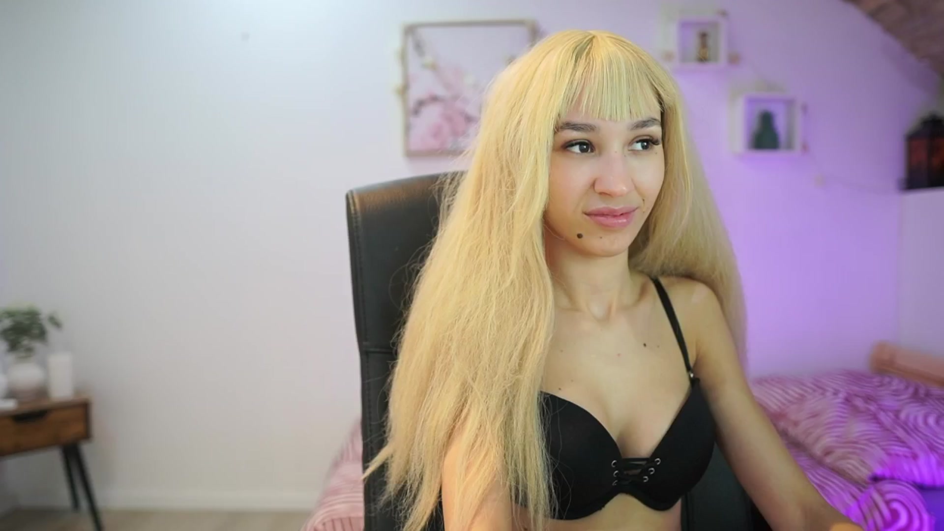 Gallery image thumbnail from Amai__Liu's myfreecams stream on, 12/28/2025, 15:56 image 8 of 20