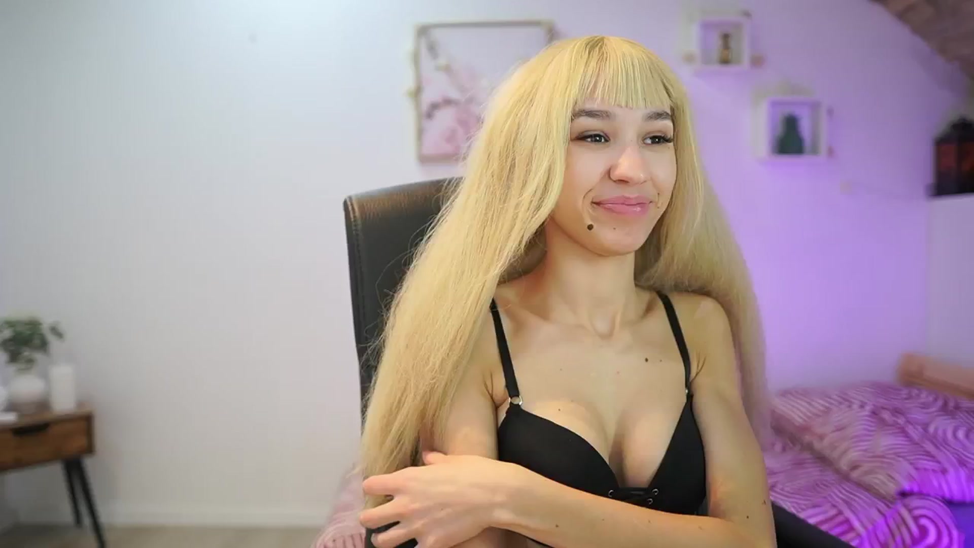 Gallery image thumbnail from Amai__Liu's myfreecams stream on, 12/28/2025, 15:56 image 9 of 20