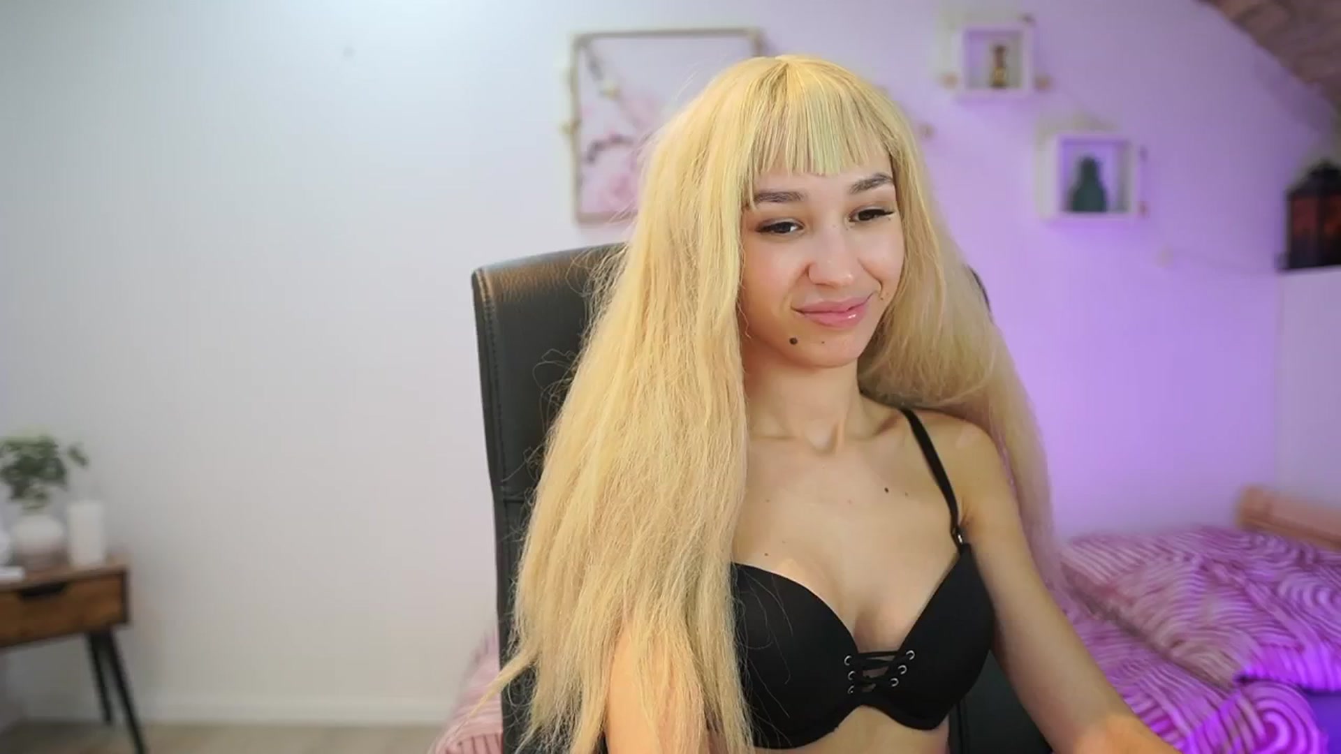Gallery image thumbnail from Amai__Liu's myfreecams stream on, 12/28/2025, 18:44 image 8 of 20