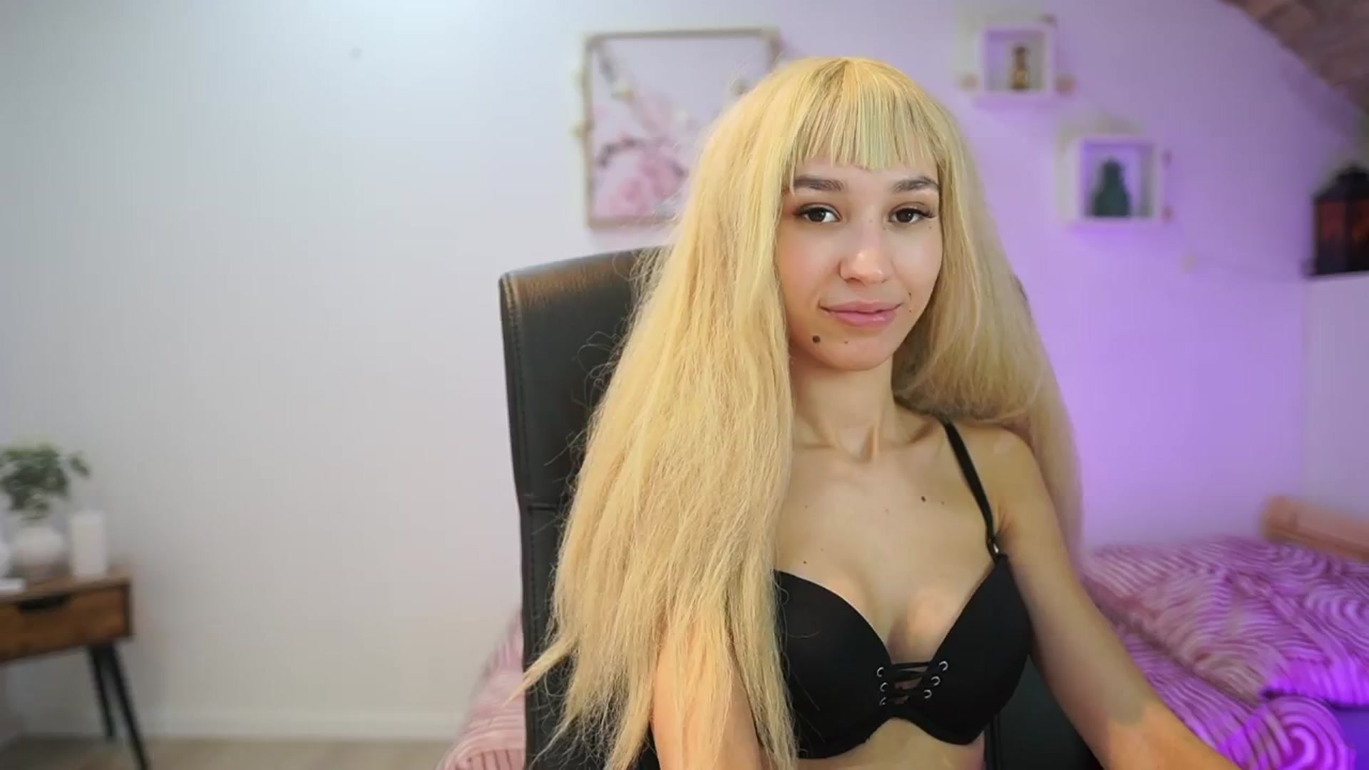 Gallery image thumbnail from Amai__Liu's myfreecams stream on, 12/28/2025, 18:44 image 7 of 20