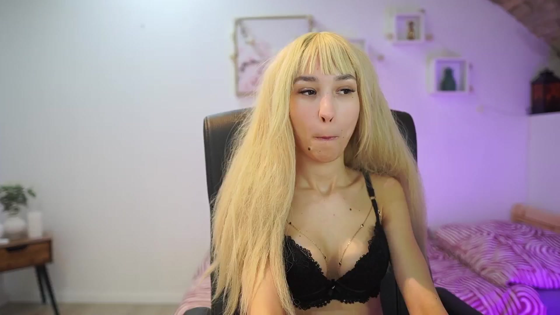 Gallery image thumbnail from Amai__Liu's myfreecams stream on, 12/29/2025, 12:01 image 13 of 20