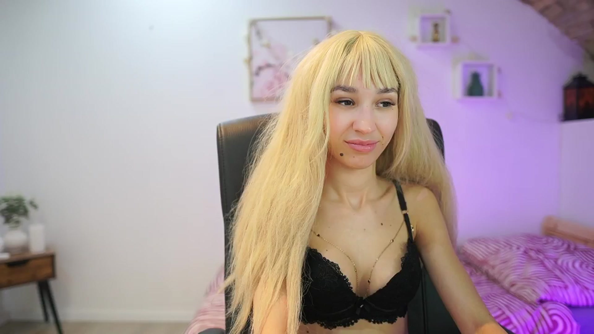 Gallery image thumbnail from Amai__Liu's myfreecams stream on, 12/29/2025, 12:01 image 1 of 20
